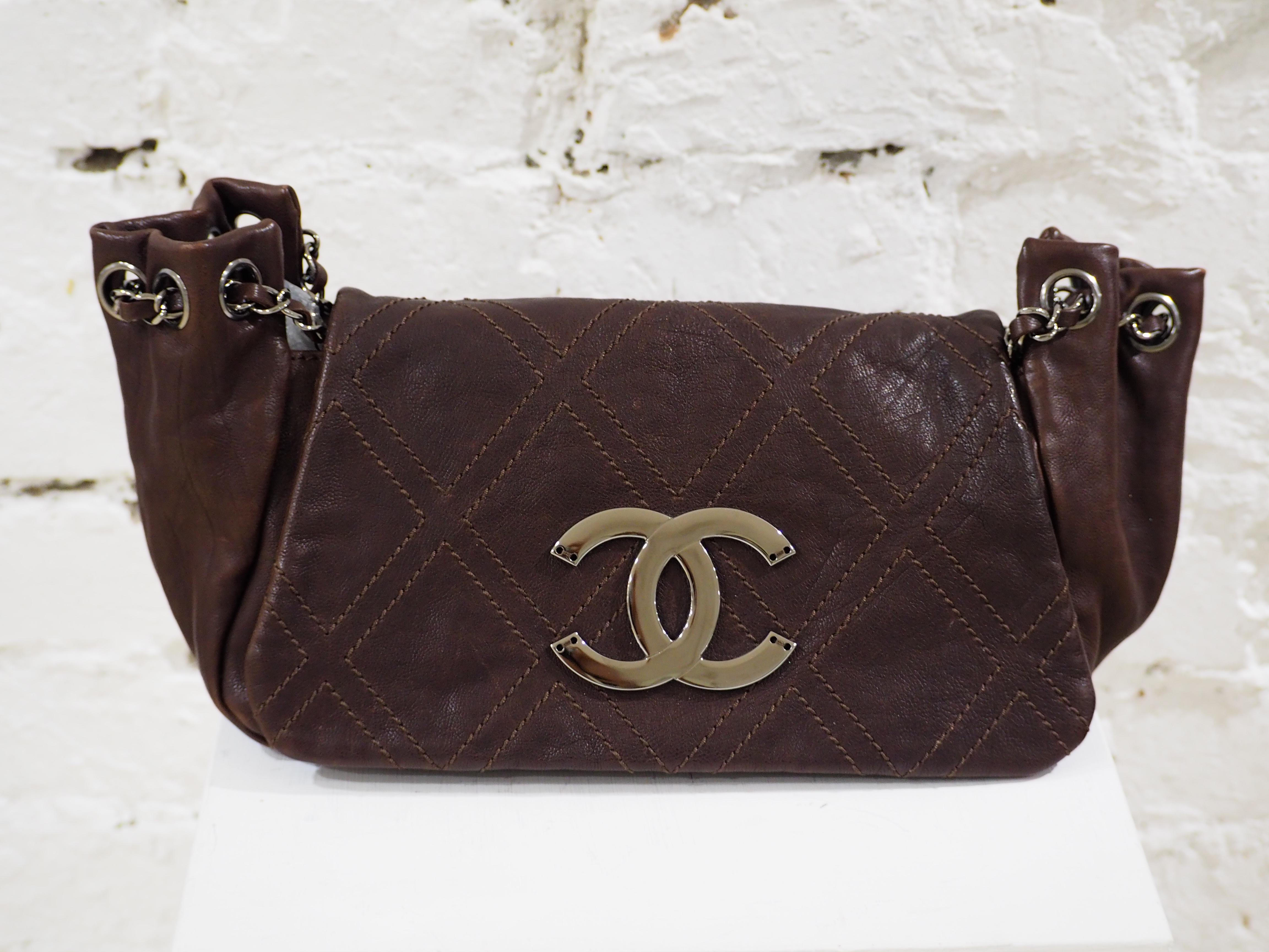 Black Chanel brown leather shoulder bag For Sale