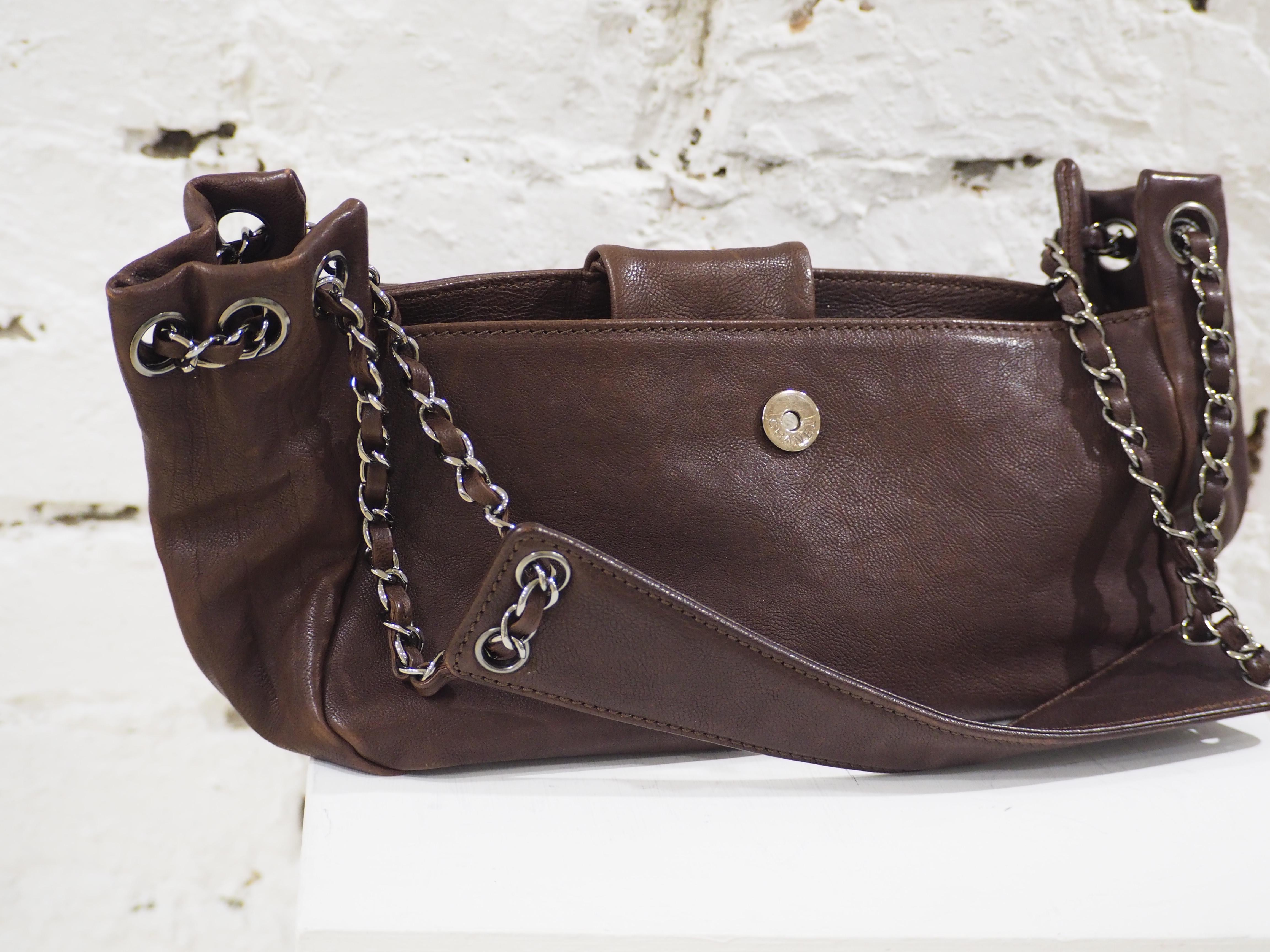 Chanel brown leather shoulder bag For Sale 3
