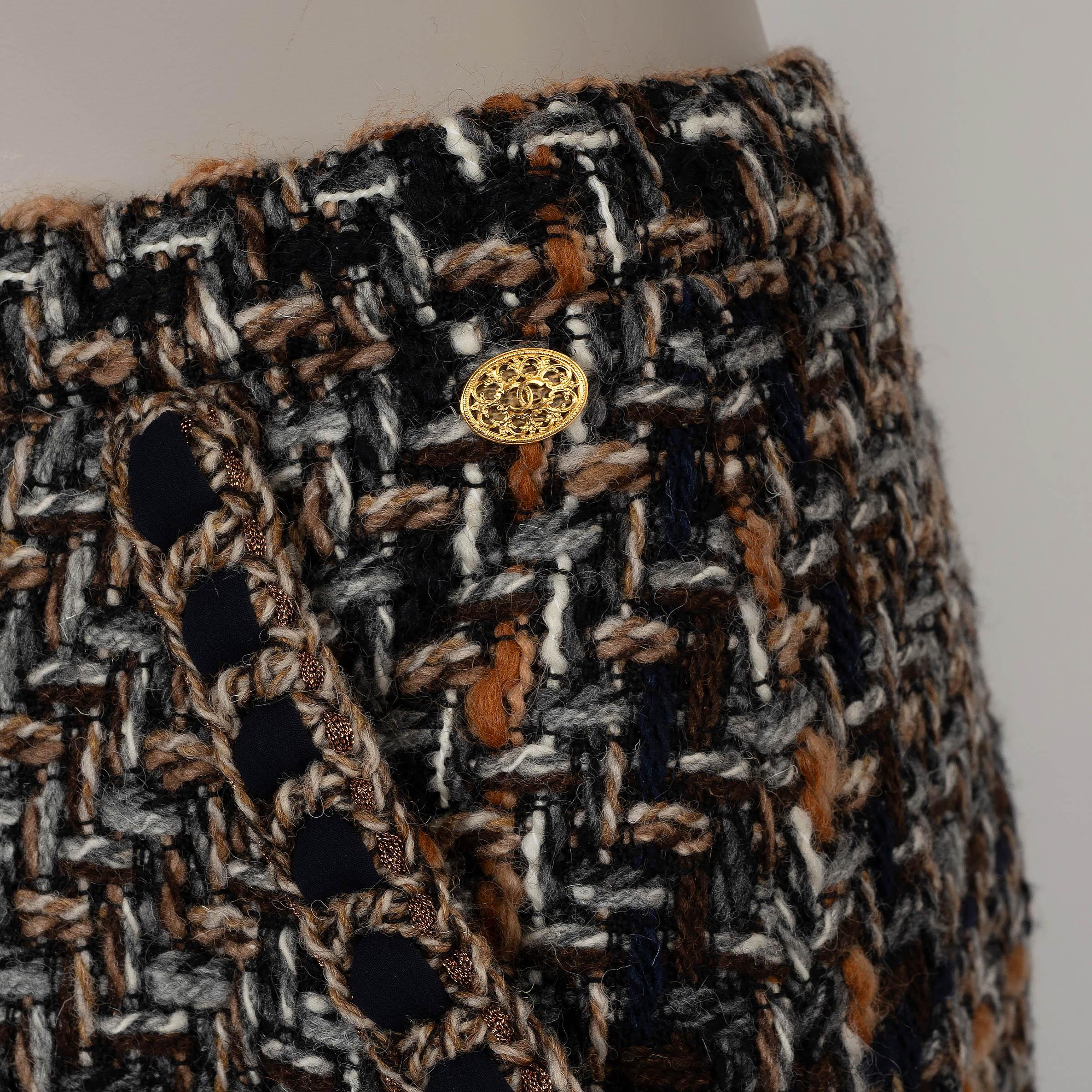 CHANEL brown navy beige wool & mohair 16A ROME TWEED MINI Skirt 38 S For Sale 1