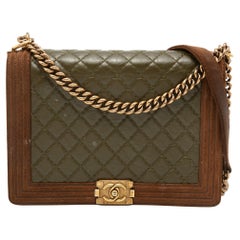 Chanel Große Boy Bag aus gestepptem Leder in Braun/Olive Grün Paris-Edinburgh