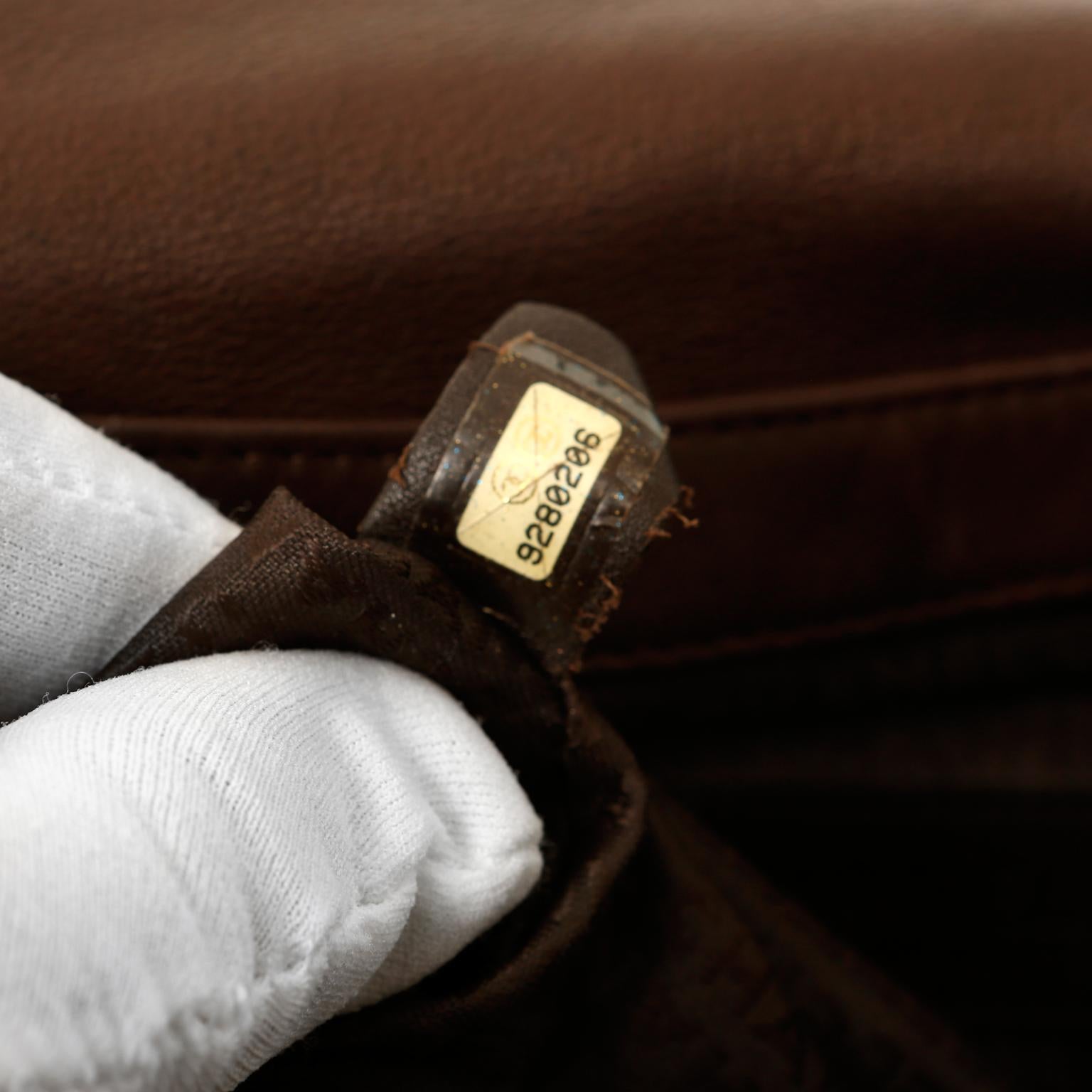 Chanel Braune plissierte Lammfell-Klappentasche 4
