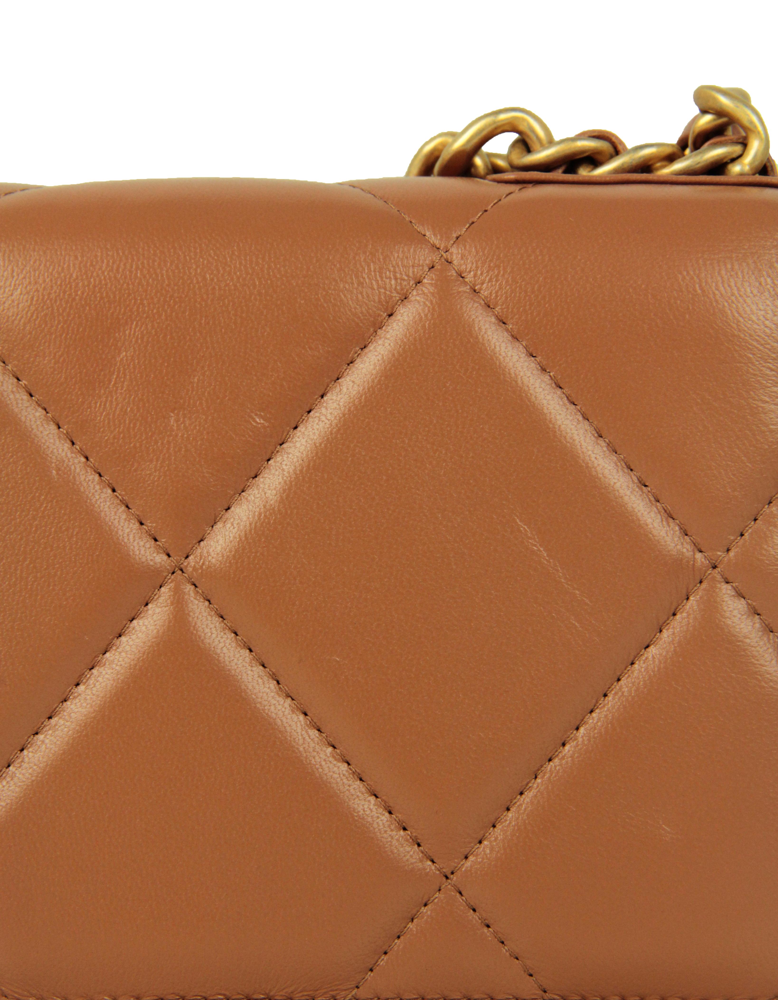 Chanel - Sac à bandoulière WOC marron matelassé avec chaîne, modèle 19 en vente 2
