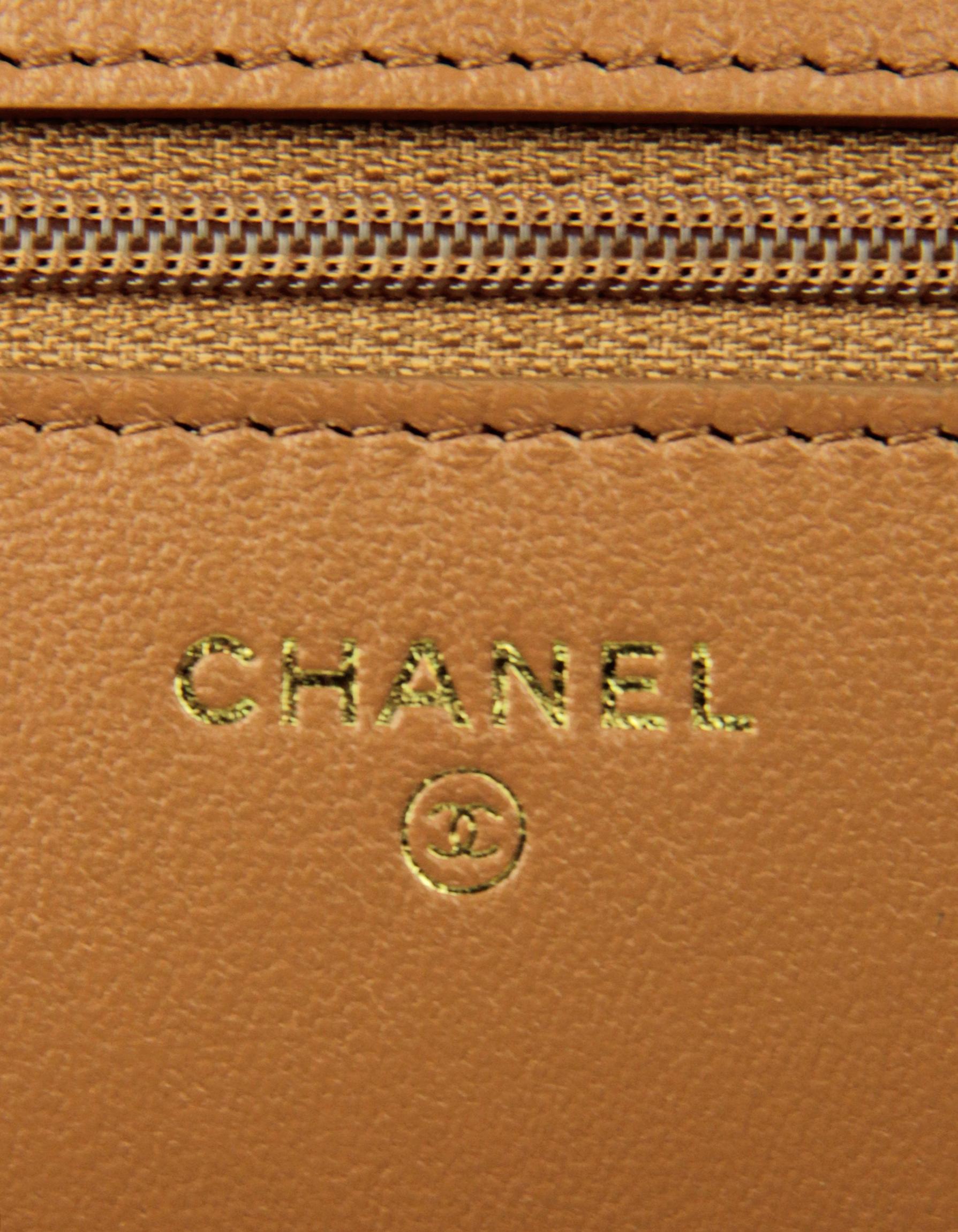 Chanel - Sac à bandoulière WOC marron matelassé avec chaîne, modèle 19 en vente 4