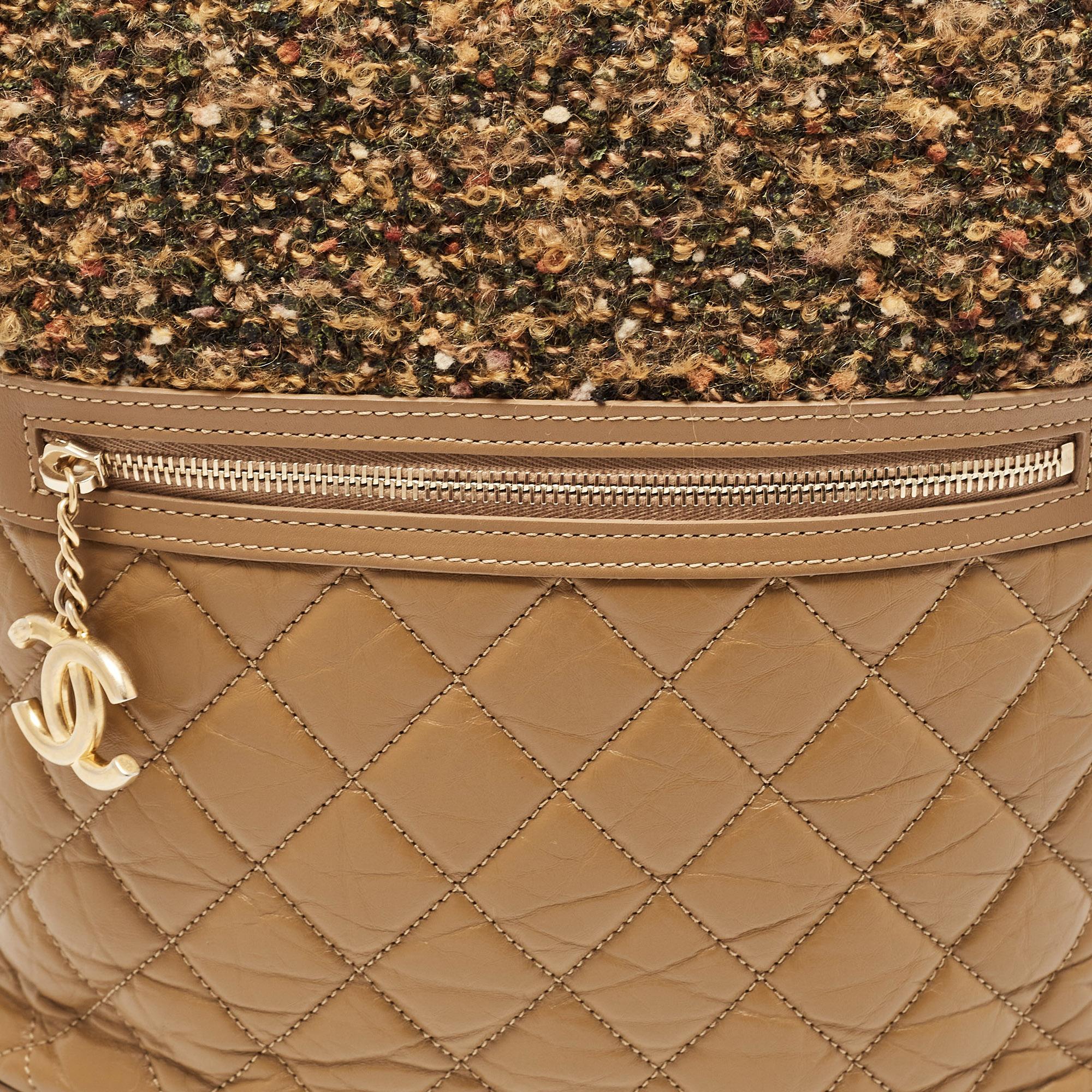 Chanel Brown Quilted Aged Leather and Tweed Large Casual Hobo For Sale 3