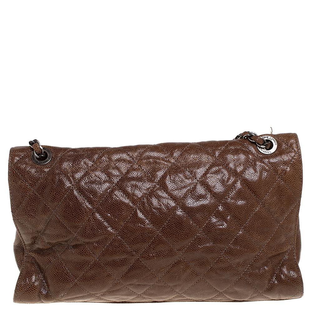 Chanel Braun gesteppt glasiert Kaviar Leder Jumbo Crave Klappe Tasche im Zustand „Gut“ in Dubai, Al Qouz 2
