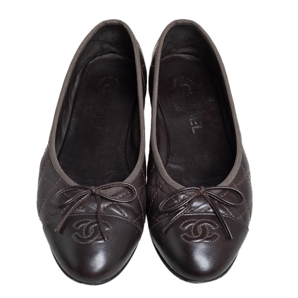A common sight in the closets of fashionistas is a pair of Chanel ballet flats. They are perfect to wear on busy days and just stylish enough to assist one's style. These ones are crafted from brown quilted leather and feature the iconic CC logo on