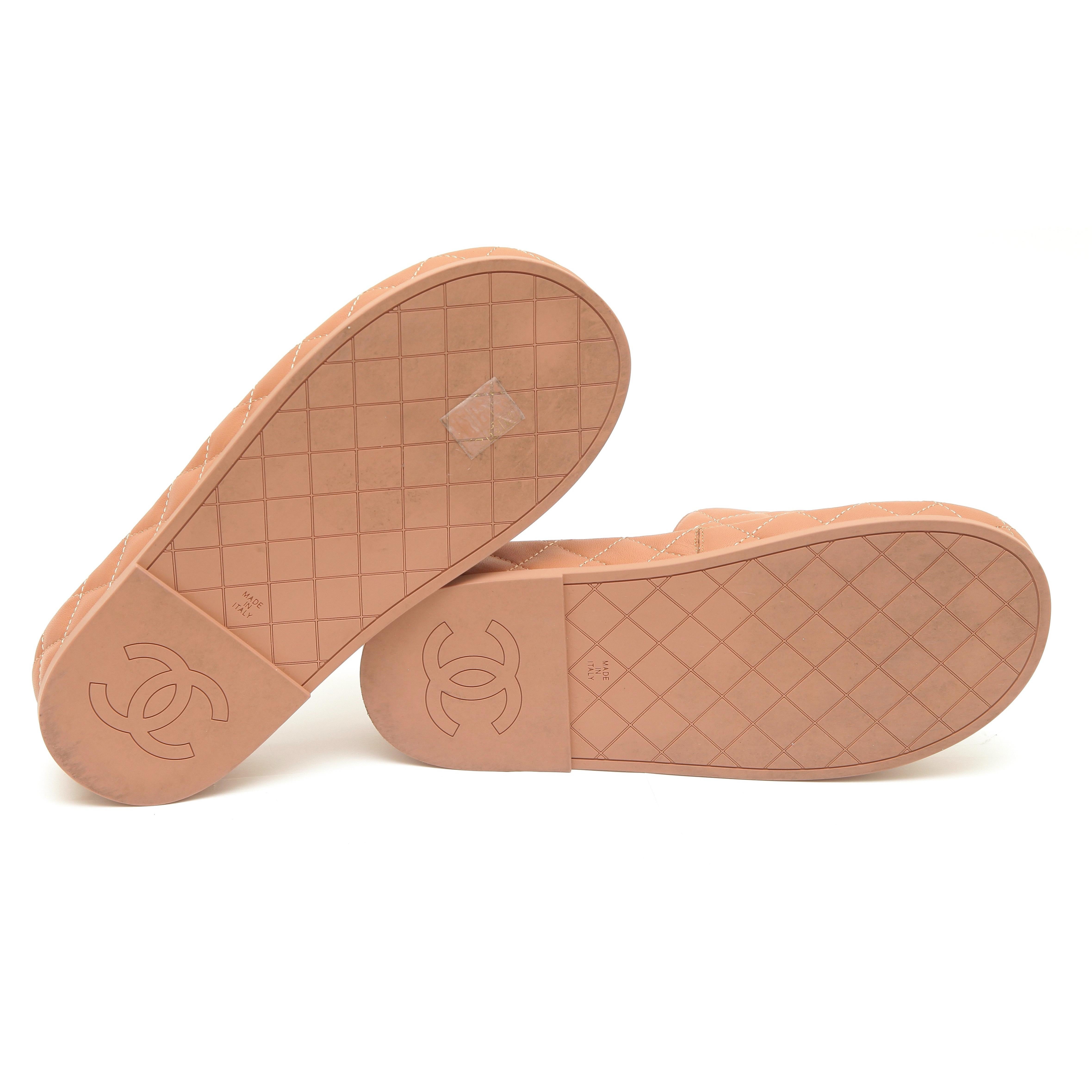 CHANEL Brown Quilted Leather Slide Sandal Platform Slip On CC Logo Sz 38 3