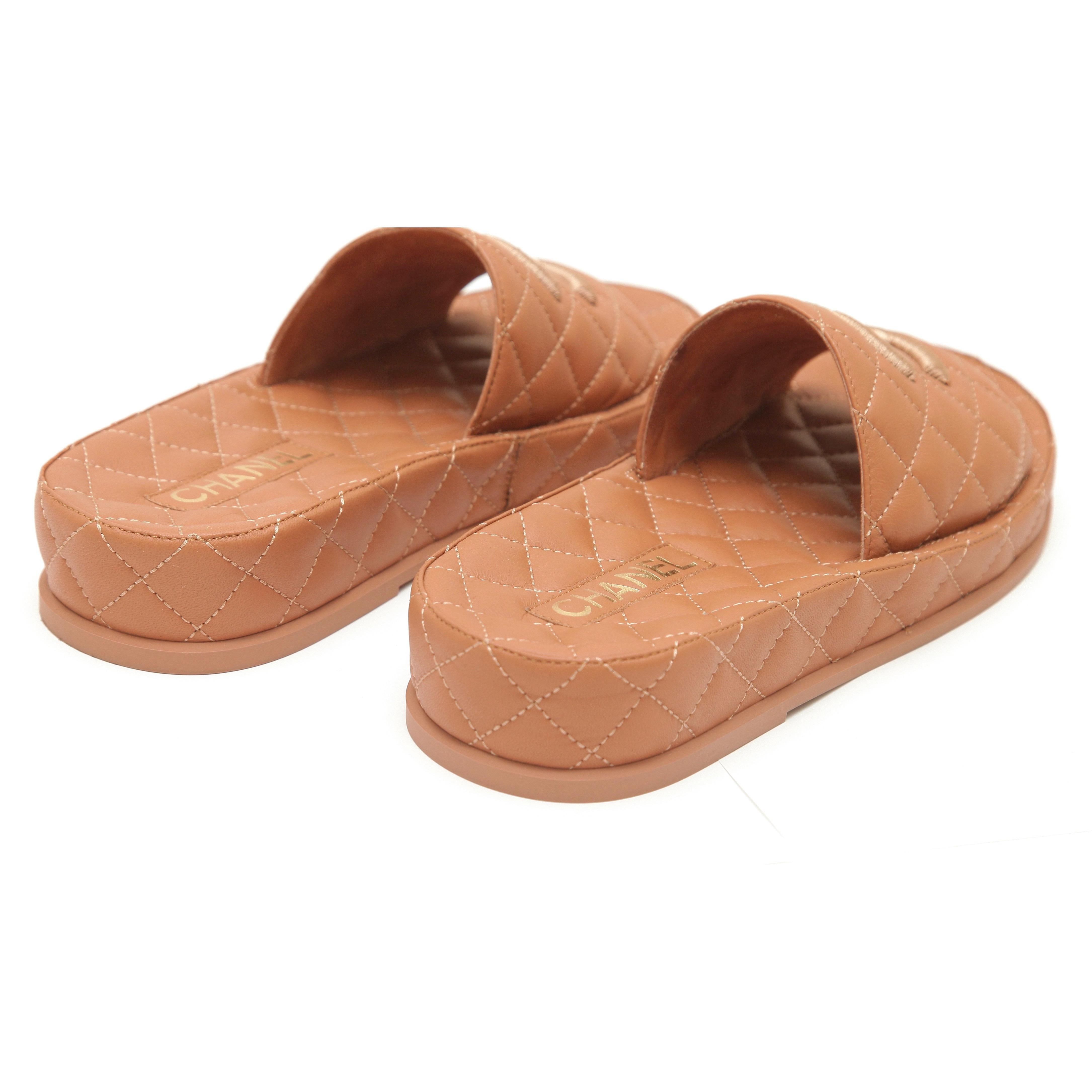 Women's CHANEL Brown Quilted Leather Slide Sandal Platform Slip On CC Logo Sz 38