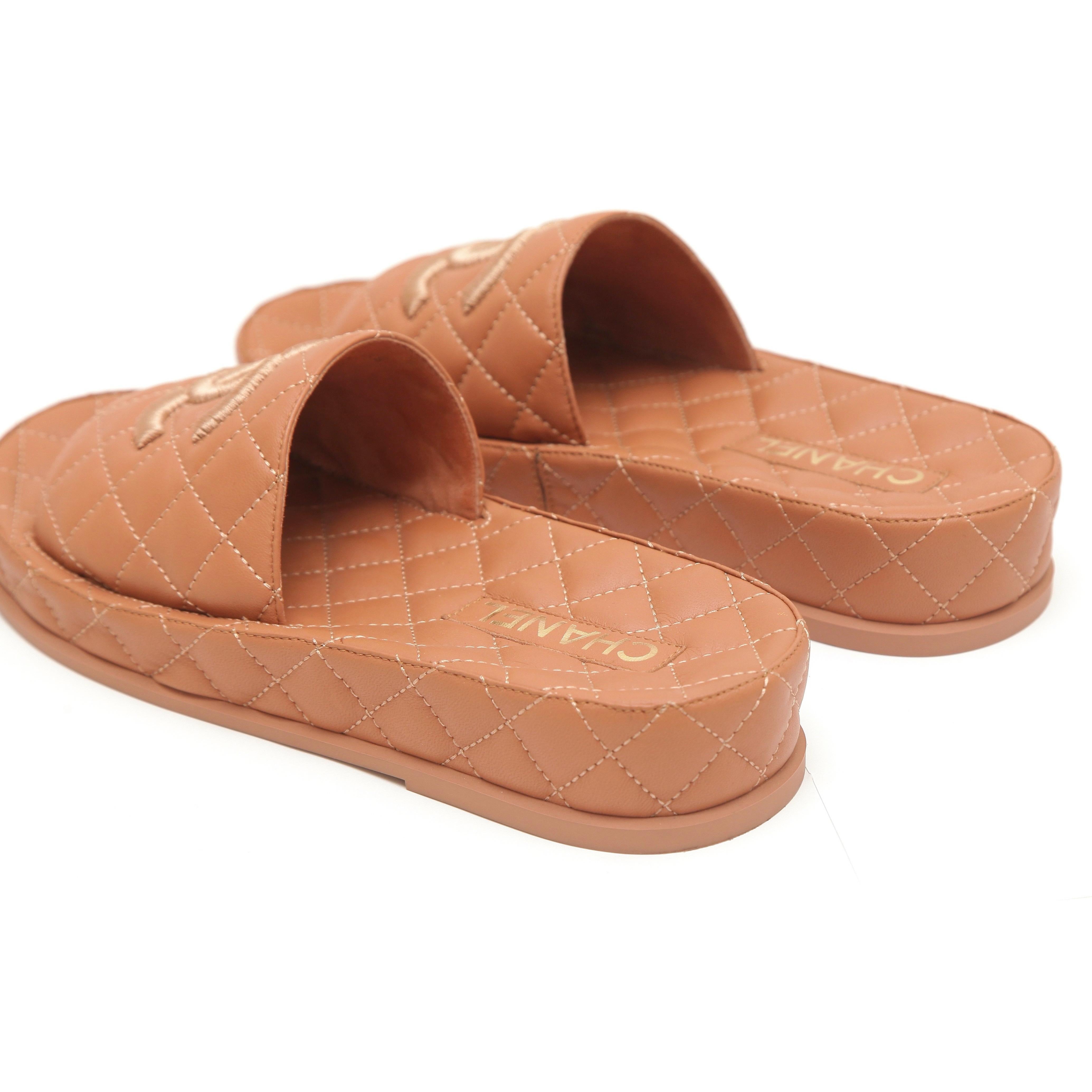 CHANEL Brown Quilted Leather Slide Sandal Platform Slip On CC Logo Sz 38 1
