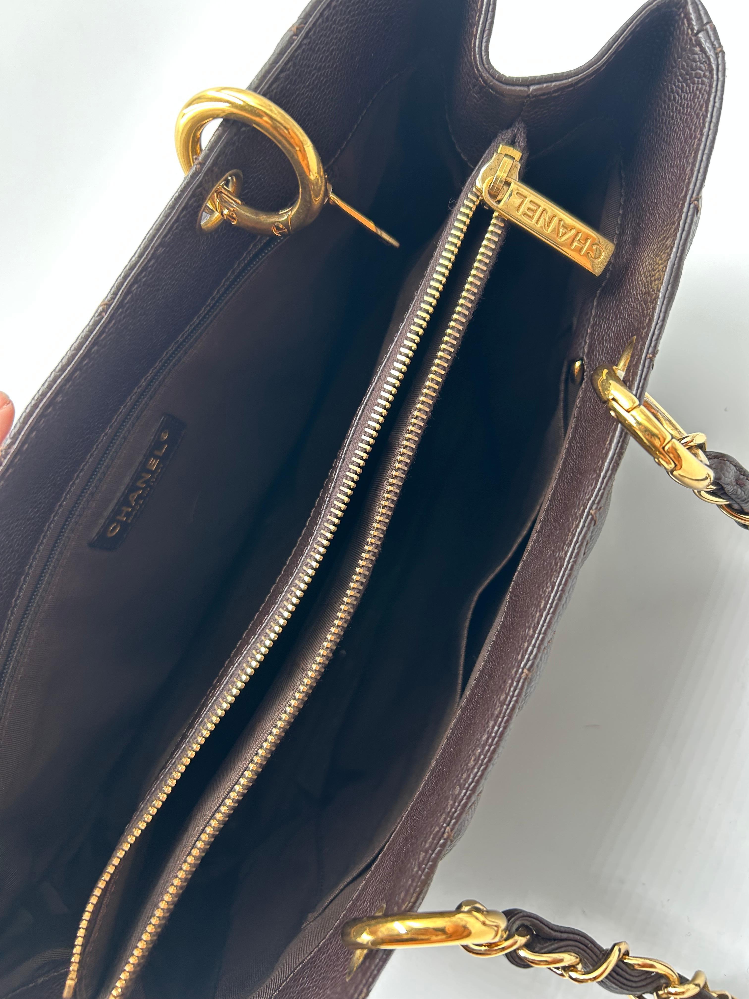 Chanel - Fourre-tout en cuir matelassé marron en vente 7