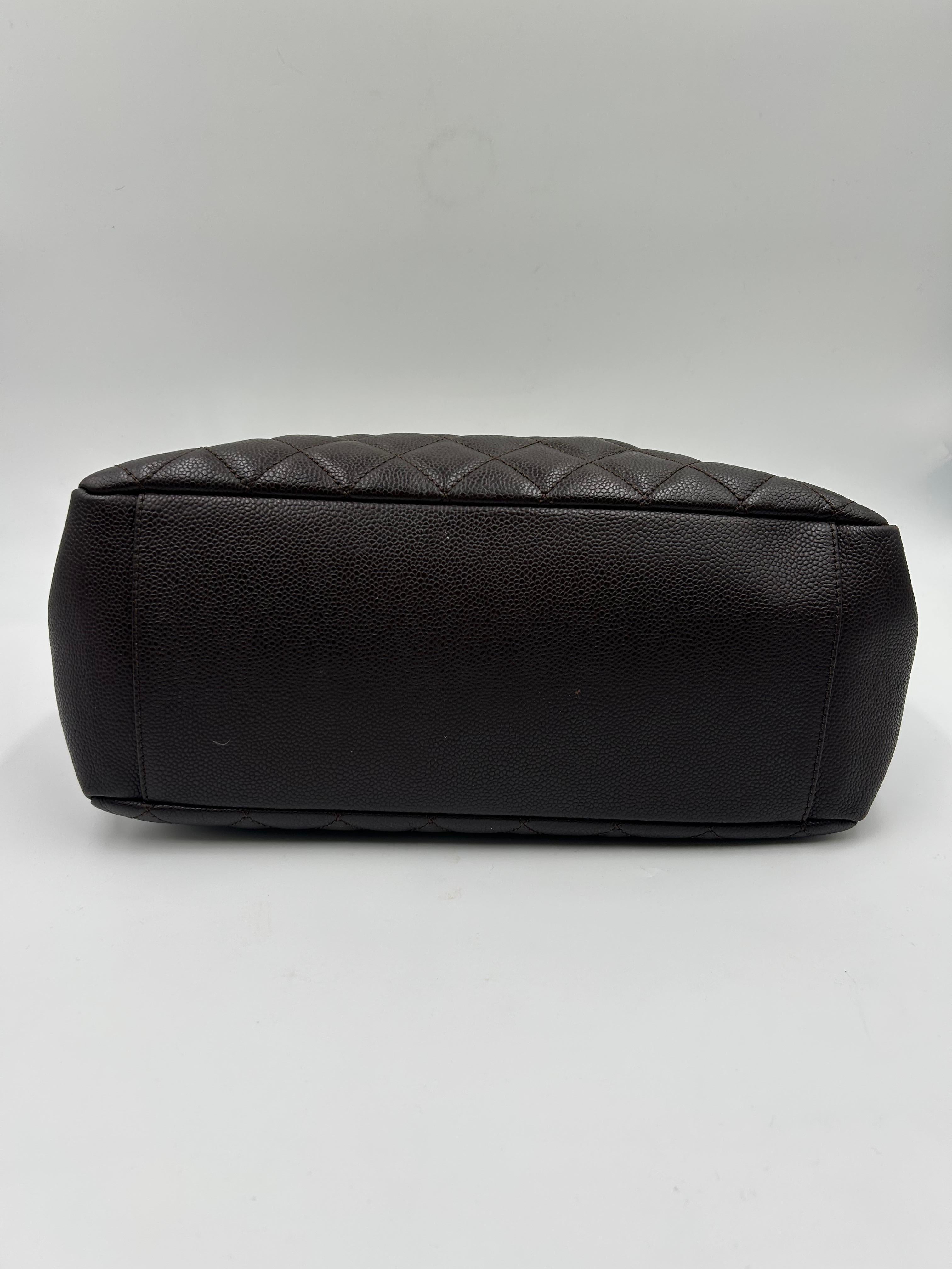 Chanel - Fourre-tout en cuir matelassé marron Bon état - En vente à Palm Beach, FL