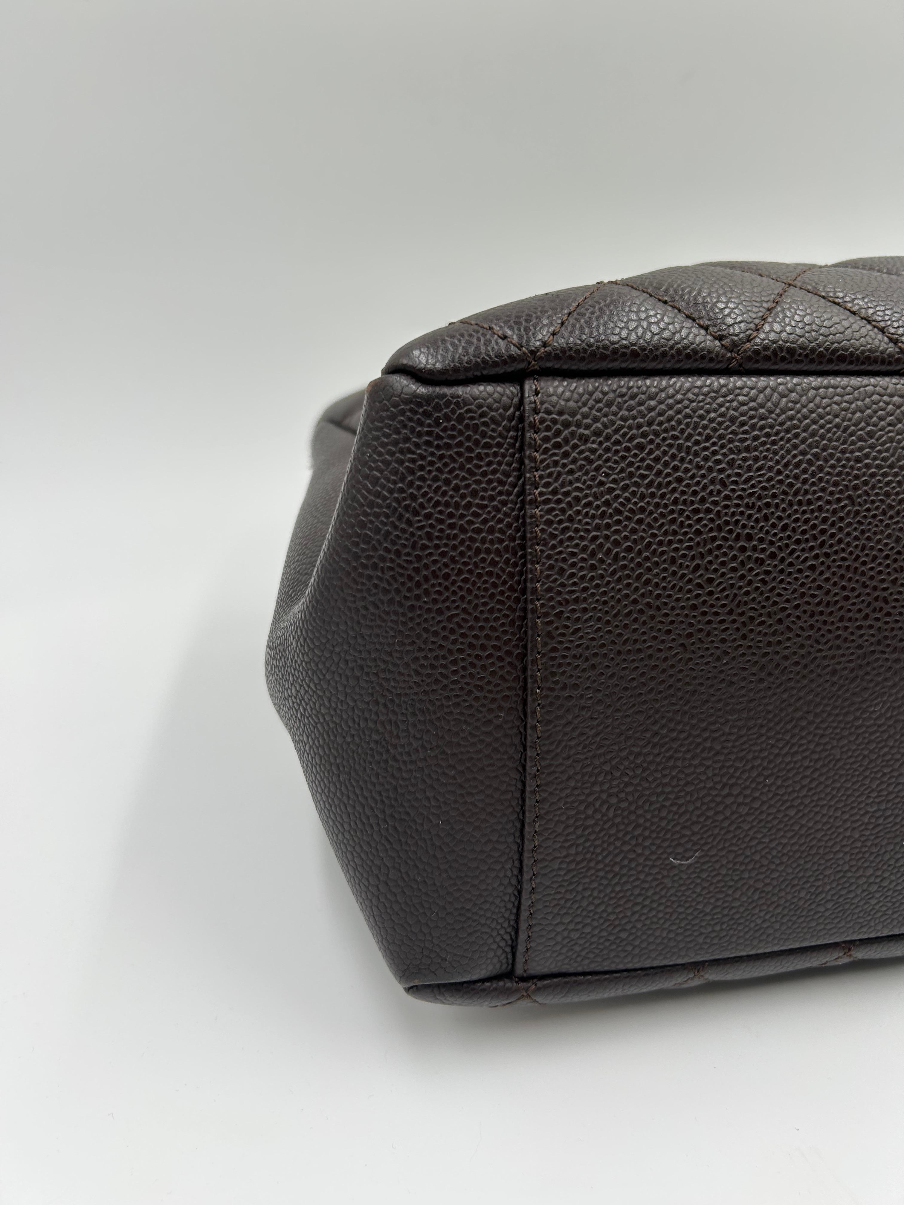 Chanel - Fourre-tout en cuir matelassé marron Unisexe en vente
