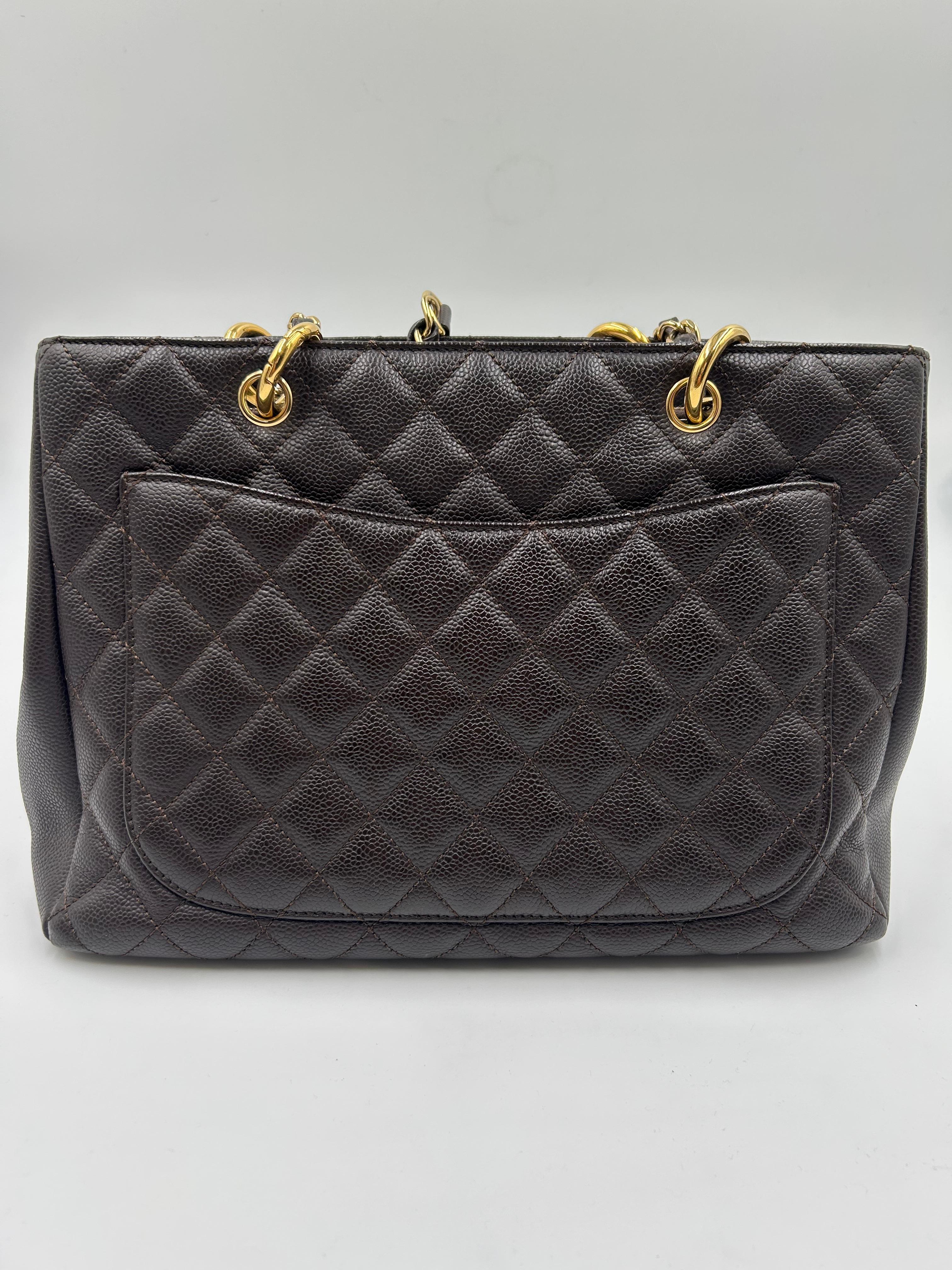 Chanel - Fourre-tout en cuir matelassé marron en vente 2