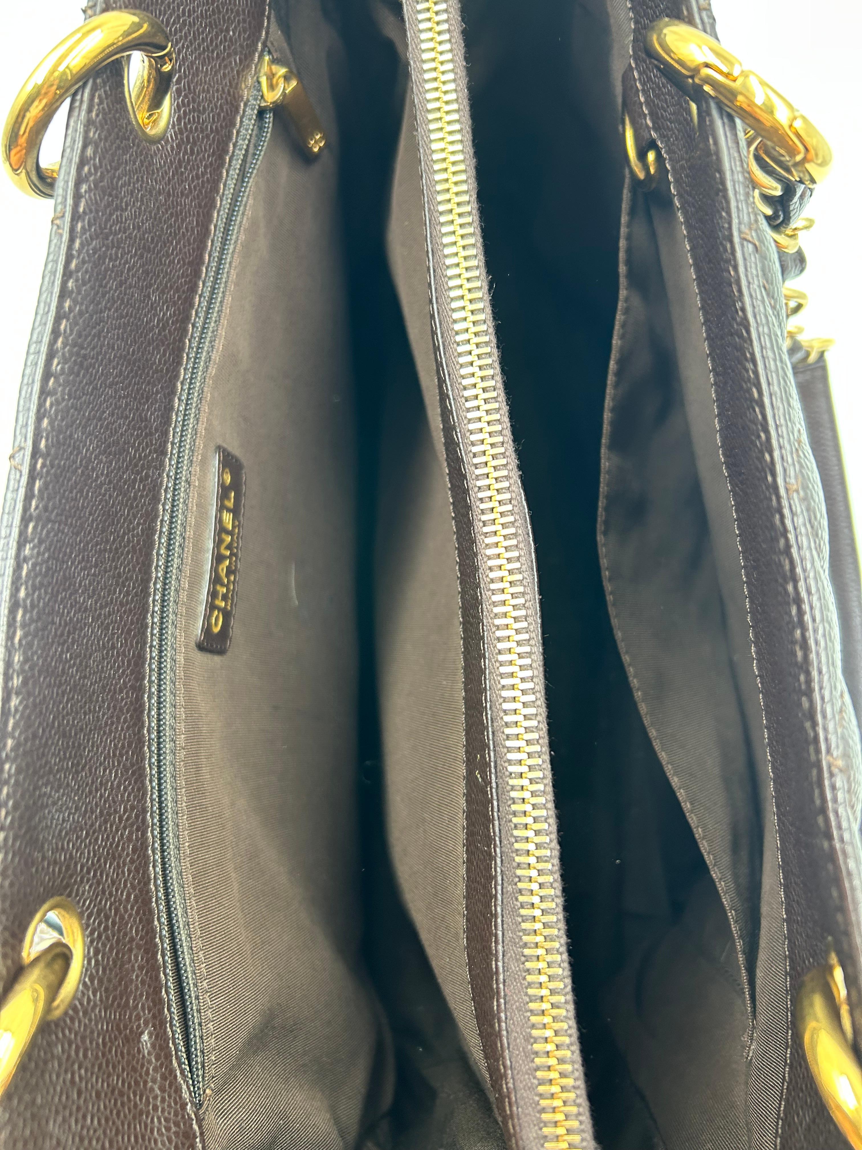 Chanel - Fourre-tout en cuir matelassé marron en vente 3