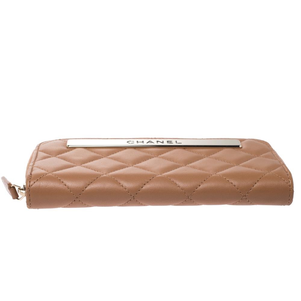 Chanel Brown Quilted Leather Trendy Zip Around Wallet In Good Condition In Dubai, Al Qouz 2
