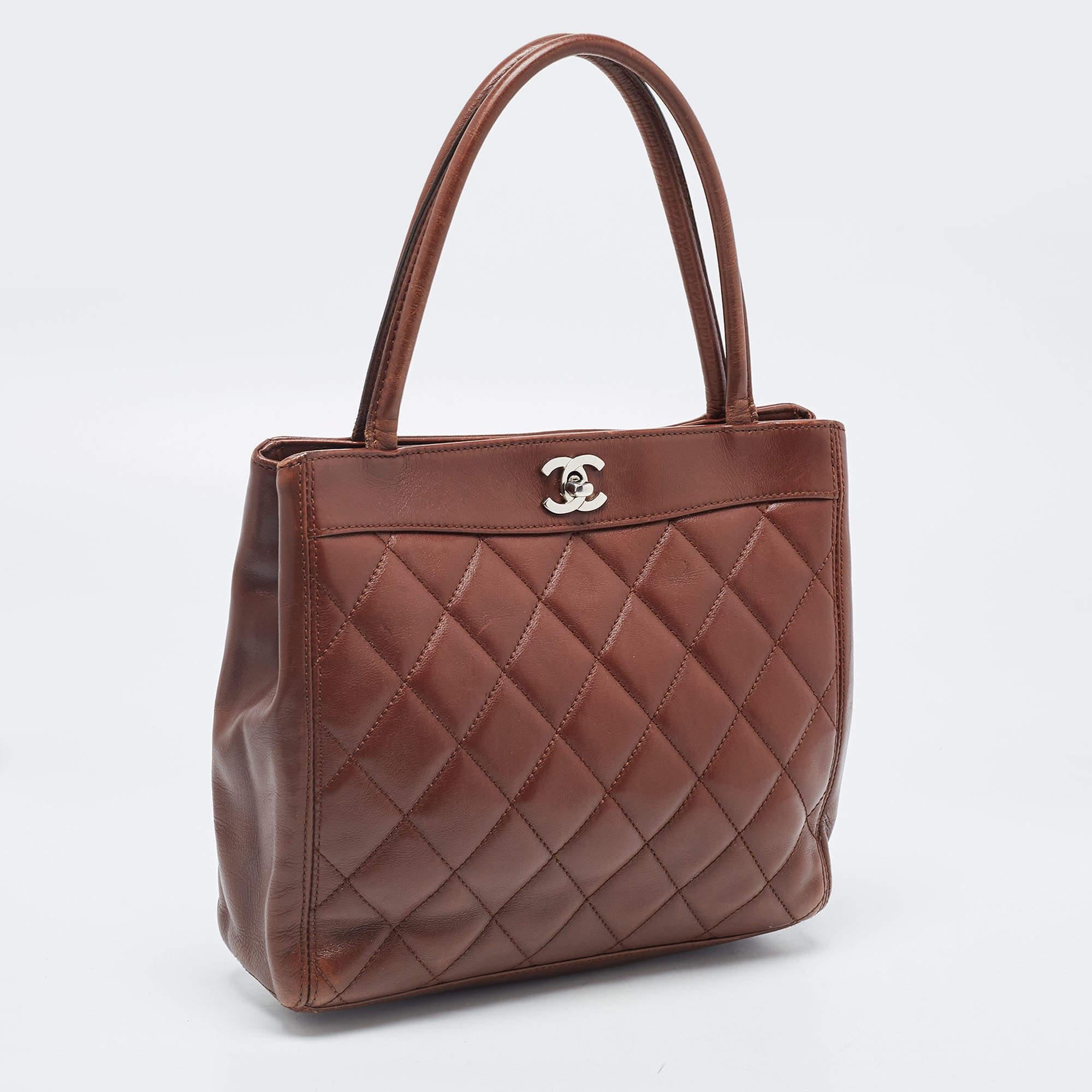 Chanel Brown Quilted Leather Vintage CC Turnlock Tote In Good Condition In Dubai, Al Qouz 2