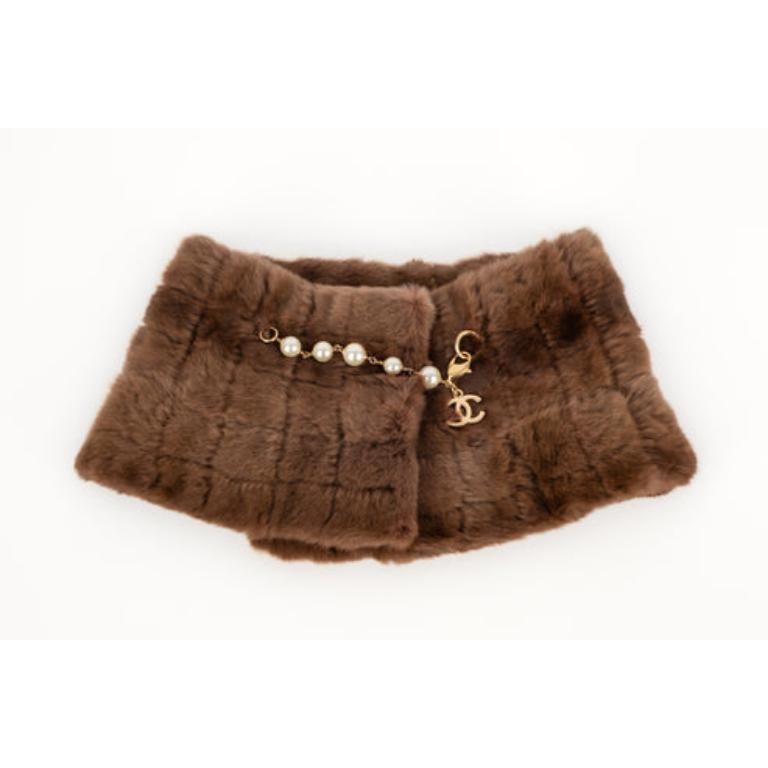 Chanel Brown Rex Rabbit Fur Collar In Excellent Condition In SAINT-OUEN-SUR-SEINE, FR