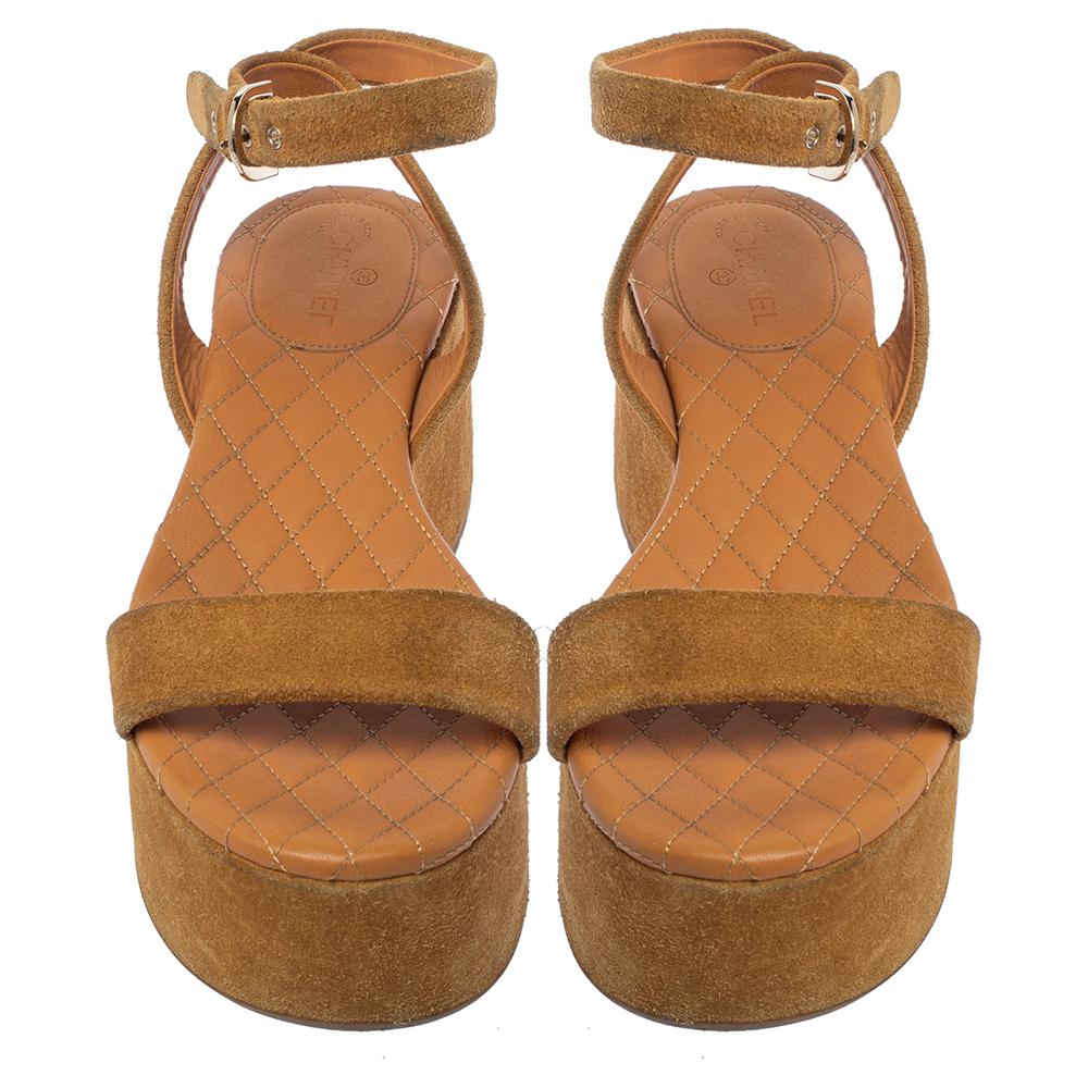 Keep your comfort and style at a maximum with these beautiful Chanel sandals. Crafted from suede in a brown shade, the open-toe silhouette is secured with buckled ankle straps. The sandals have been set on chunky platforms and finished off with