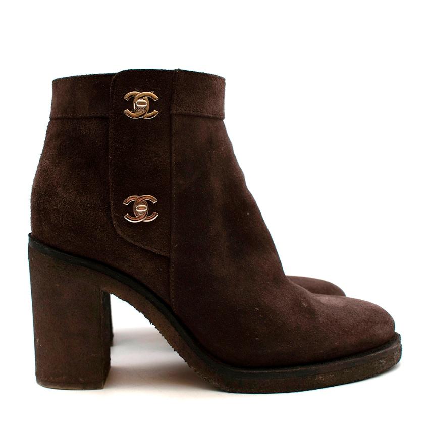 Chanel Brown Suede CC Twist Lock Heeled Ankle Boots

-Made of luxurious soft suede 
-Legendary CC logo twist locks to the sides 
-Neutral brown hue
-Soft leather lining 
-Interior zip fastening for practicality 
-Chunky heel for stability
-Rubber
