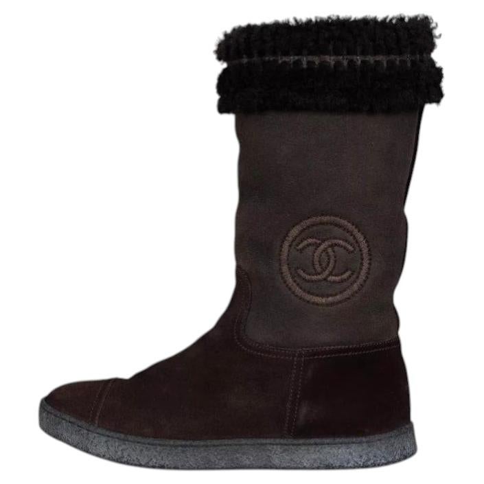Pre-owned Chanel Brown Suede Fur Lined Boots Eu 37 Round Toe Cc Logo Detail