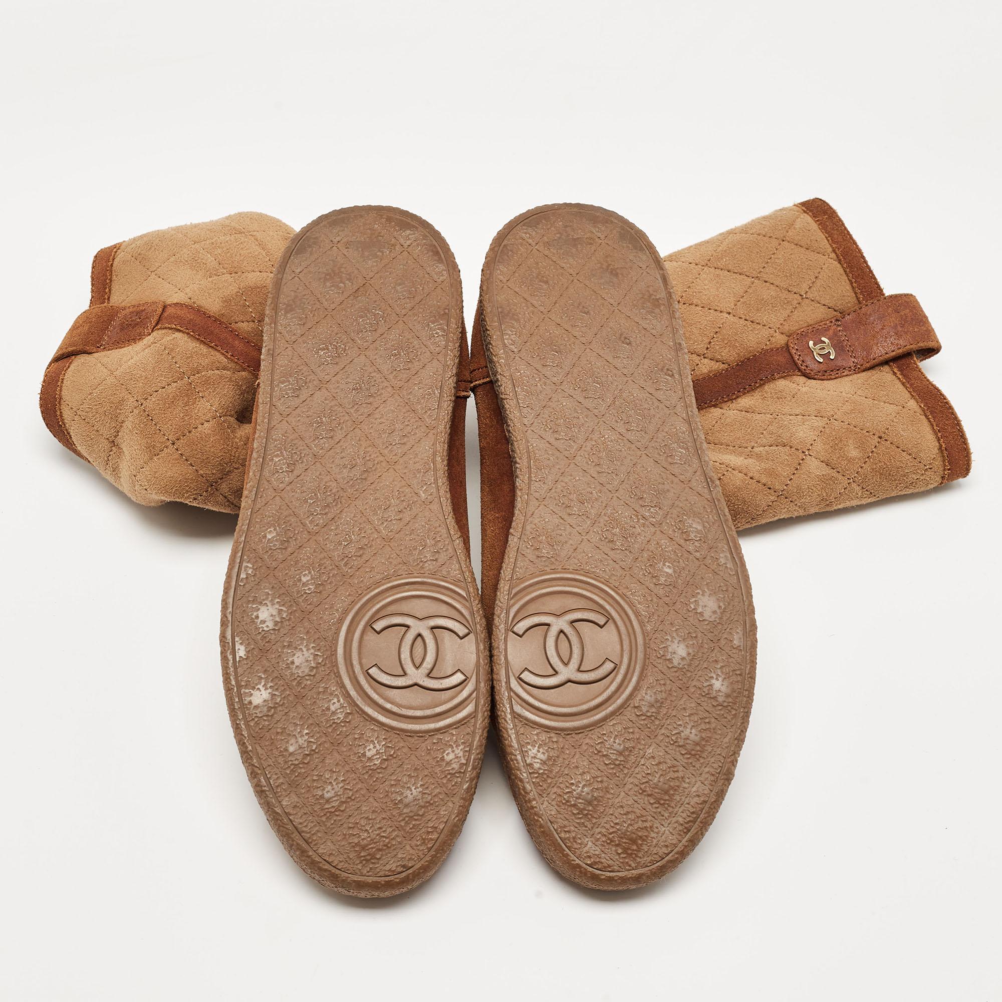 Chanel Brown Wildleder Midcalf Stiefel Größe 39.5 im Angebot 3
