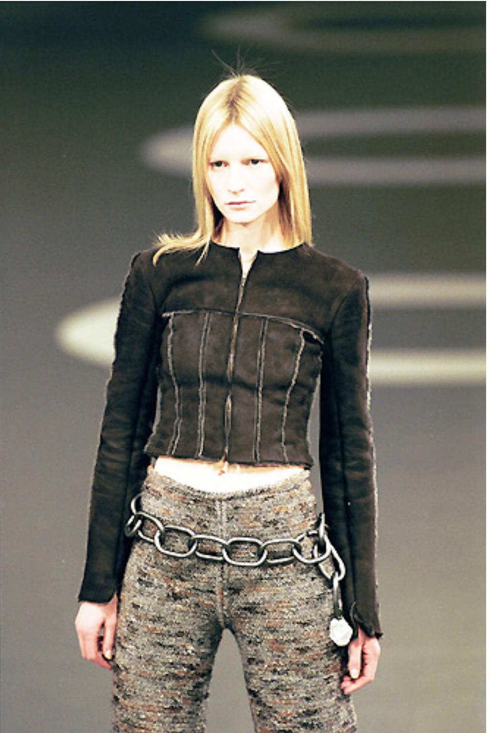 - Chaqueta Chanel de ante marrón con forro de piel de oveja de Otoño de 1999  Colección 