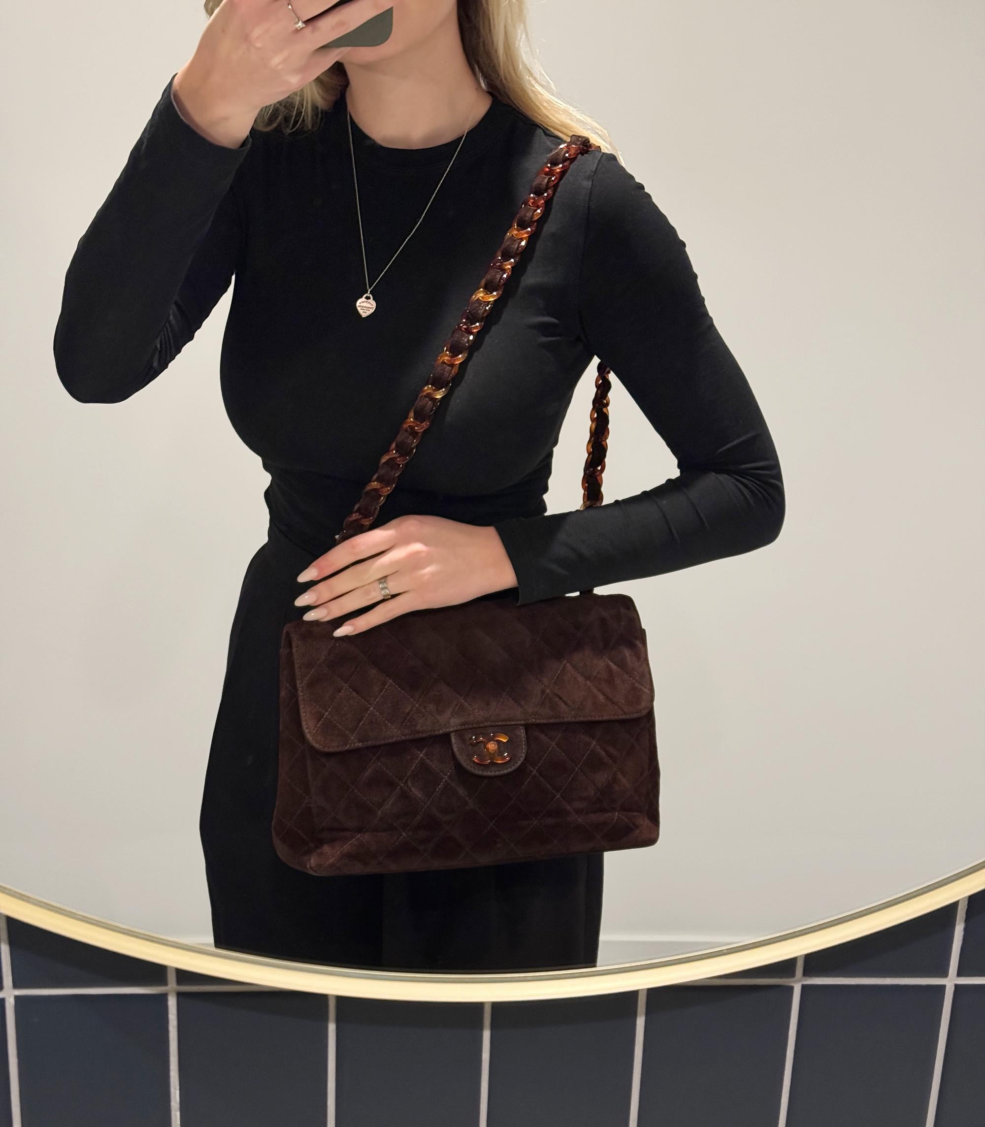 Chanel  Brown Quilted Suede Tortoiseshell Effect Vintage Jumbo Classic Single Flap Bag

Product Details
Xupes Ref: CB1517
Brand: Chanel 
Model: Jumbo Classic Double Flap Bag
Type: Shoulder, Crossbody
Serial Number: 50418***
Age: 1997
Colour:
