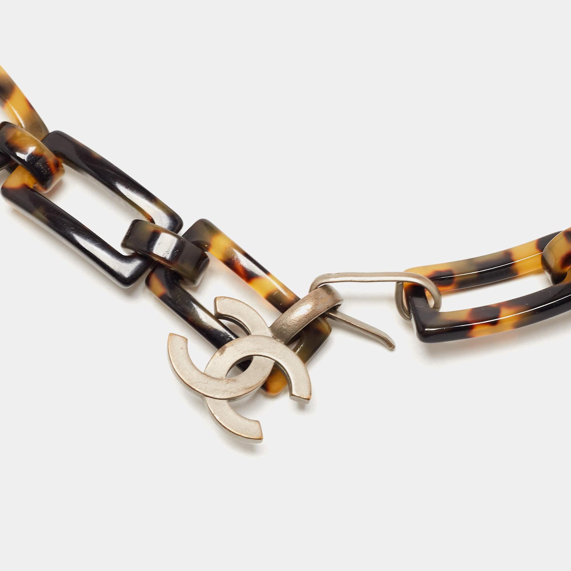 Chanel Brown Schildpatt Acetat Kette Link CC Taille Gürtel im Zustand „Gut“ im Angebot in Dubai, Al Qouz 2