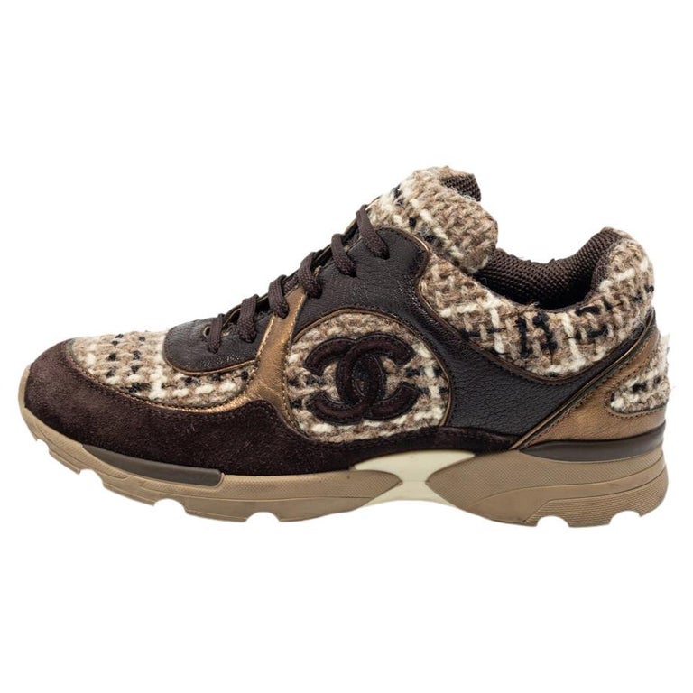 Chanel Brown Tweed And Leather CC Low Top Sneakers Size 38 For Sale at  1stDibs