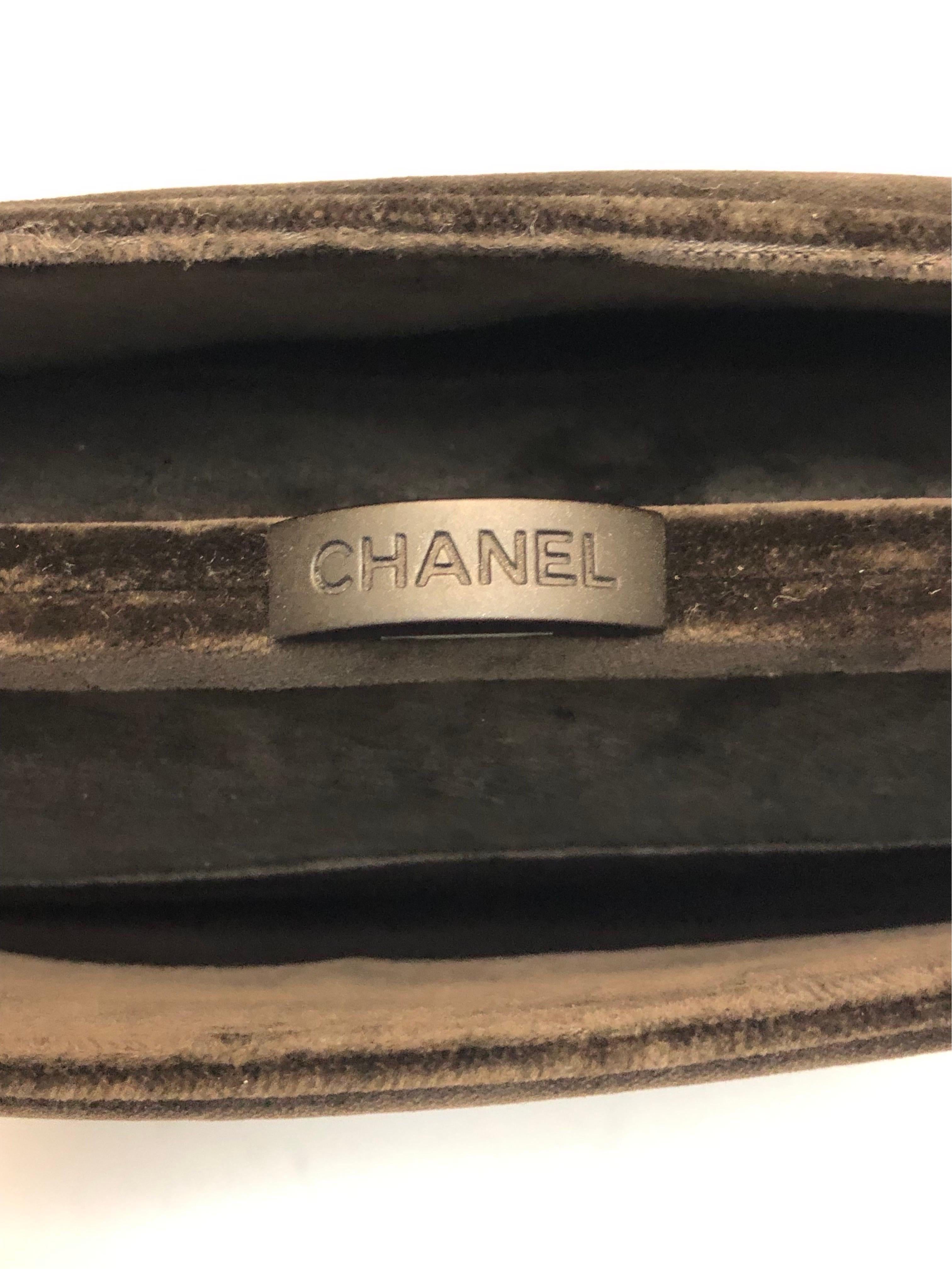 Chanel brown velvet CC shoulder bag In Excellent Condition For Sale In Sheung Wan, HK