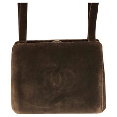 Borsa a tracolla CC in velluto marrone di Chanel