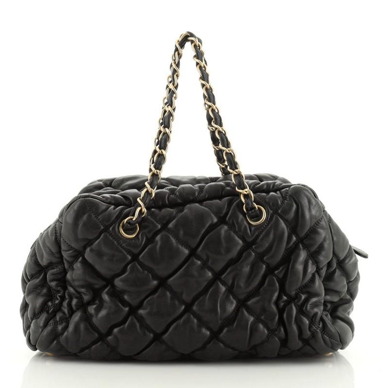 Chanel Bubble Bowler Bag Gestepptes Lammfell Medium im Zustand „Gut“ in NY, NY
