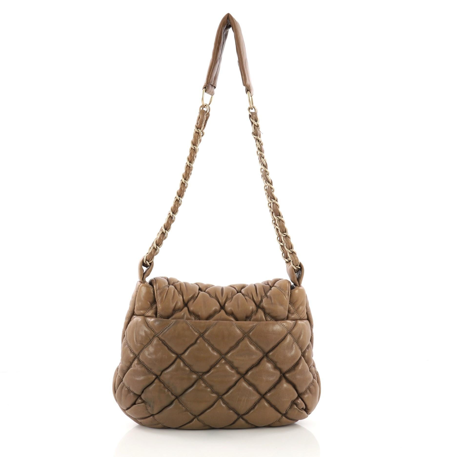 Chanel Bubble Flap Bag Gestepptes Lammfell Medium im Zustand „Relativ gut“ in NY, NY