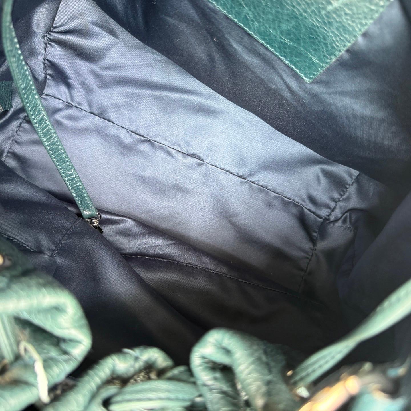 Chanel Bucket Bag Medium Dunkelgrünes Kalbsleder Silberne Hardware im Angebot 13