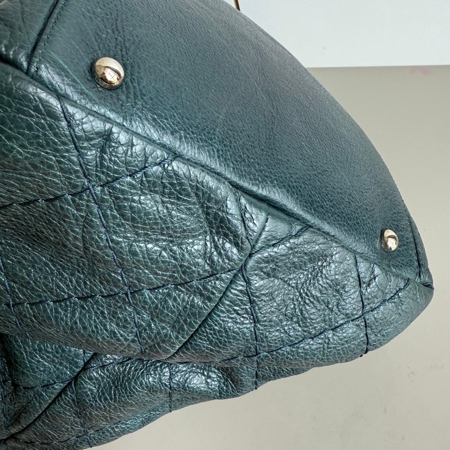 Chanel Bucket Bag Medium Dunkelgrünes Kalbsleder Silberne Hardware im Angebot 1
