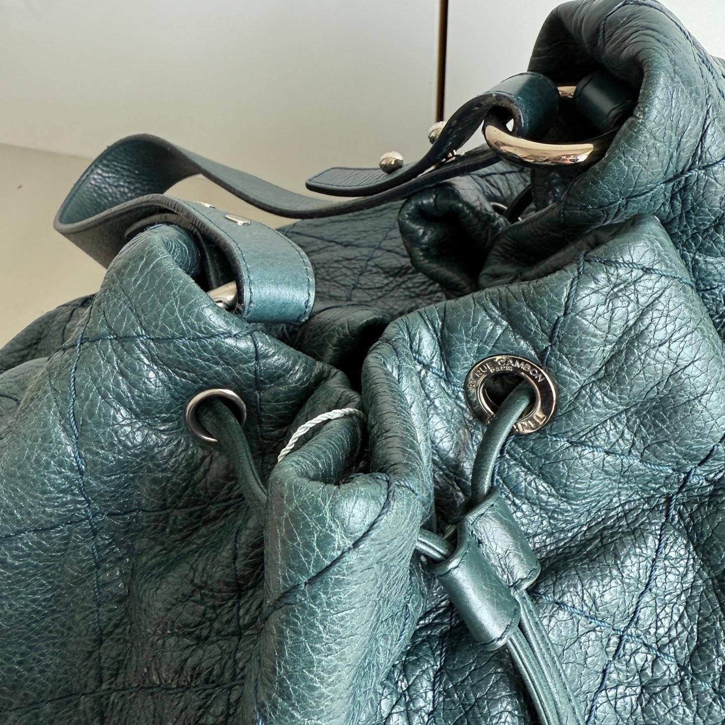 Chanel Bucket Bag Medium Dunkelgrünes Kalbsleder Silberne Hardware im Angebot 2
