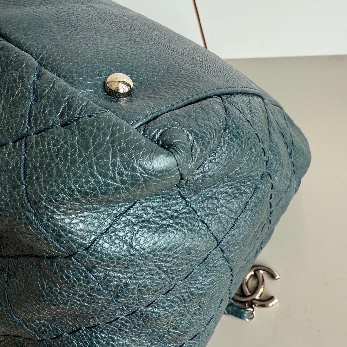 Chanel Bucket Bag Medium Dunkelgrünes Kalbsleder Silberne Hardware im Angebot 4