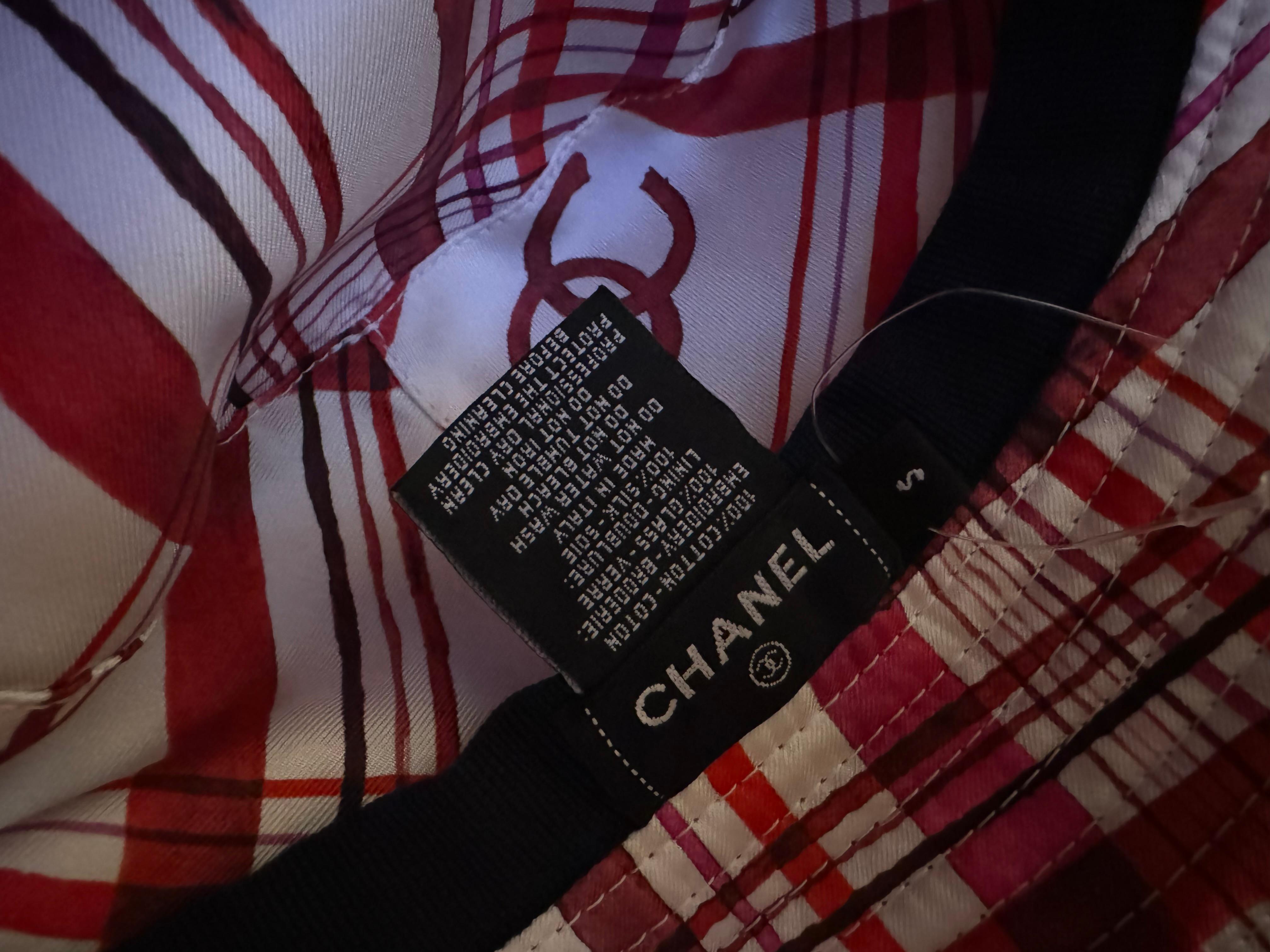 Women's or Men's Chanel bucket hat For Sale
