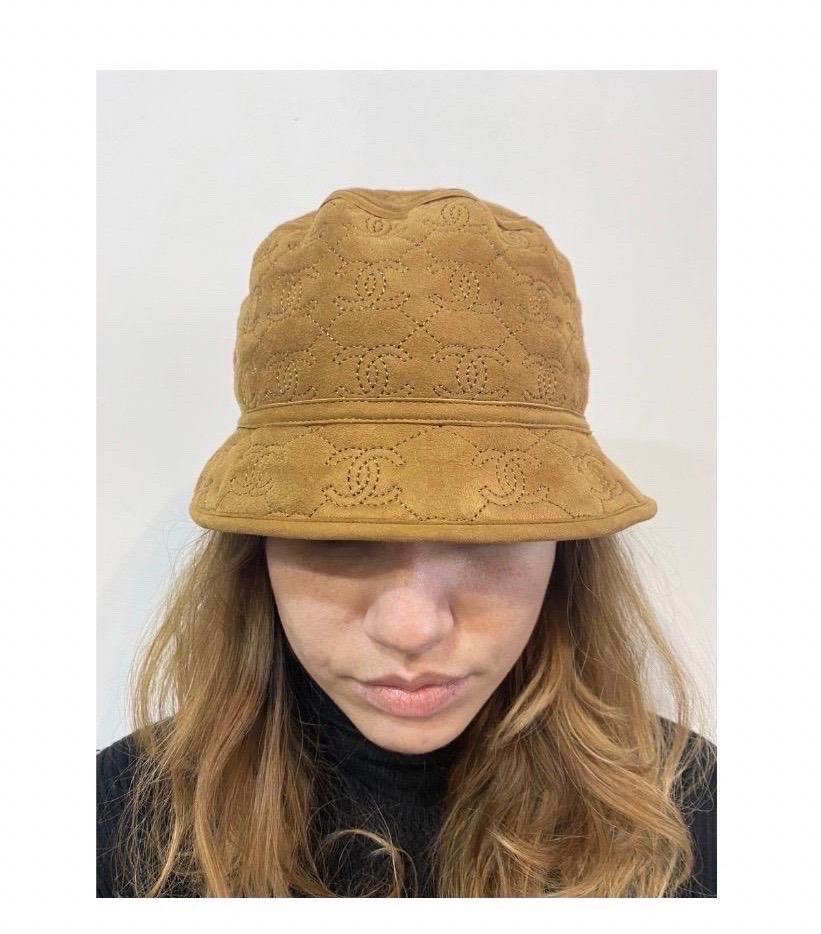 Gray Chanel bucket hat in suede.