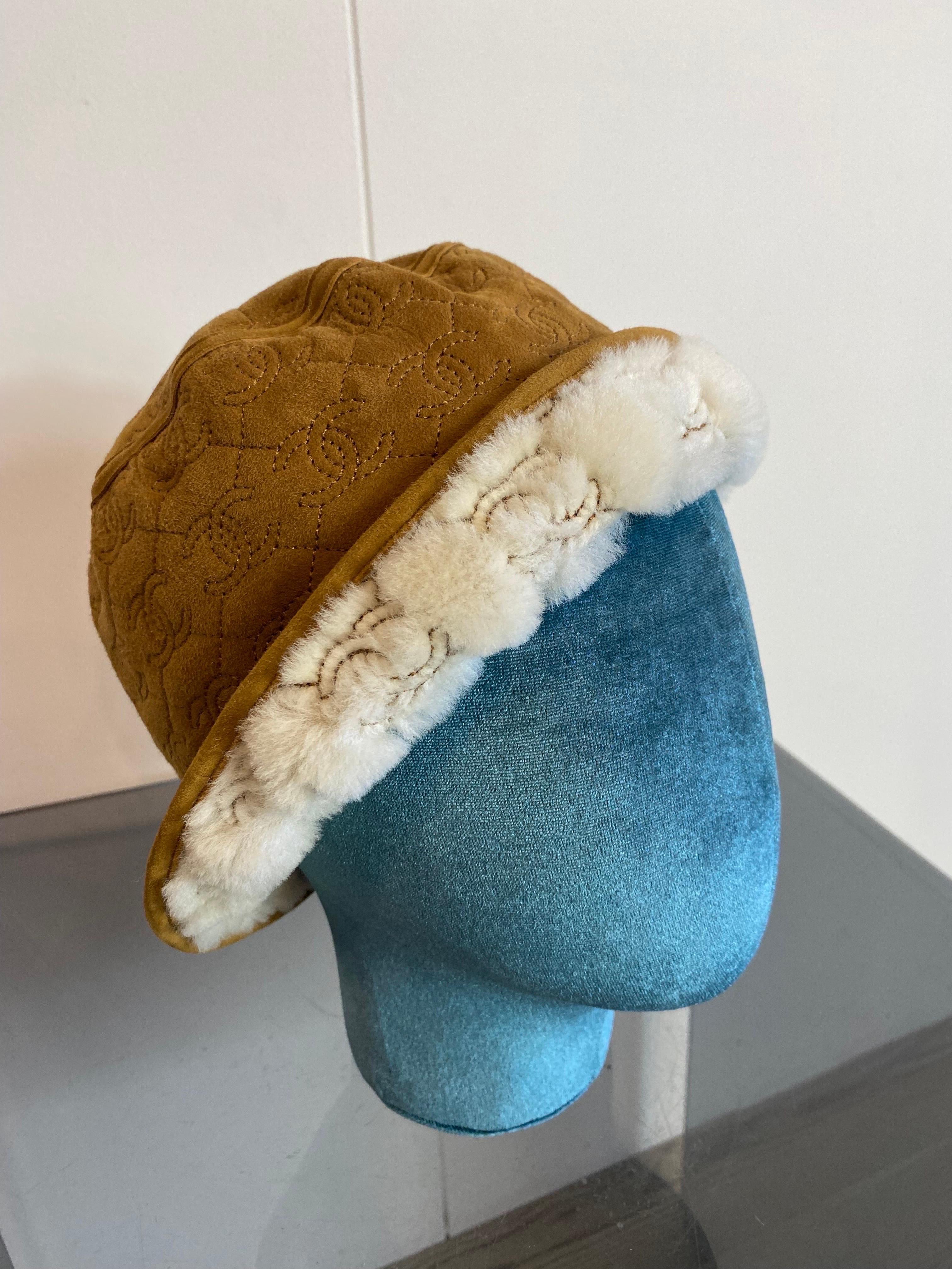 Women's or Men's Chanel bucket hat in suede.