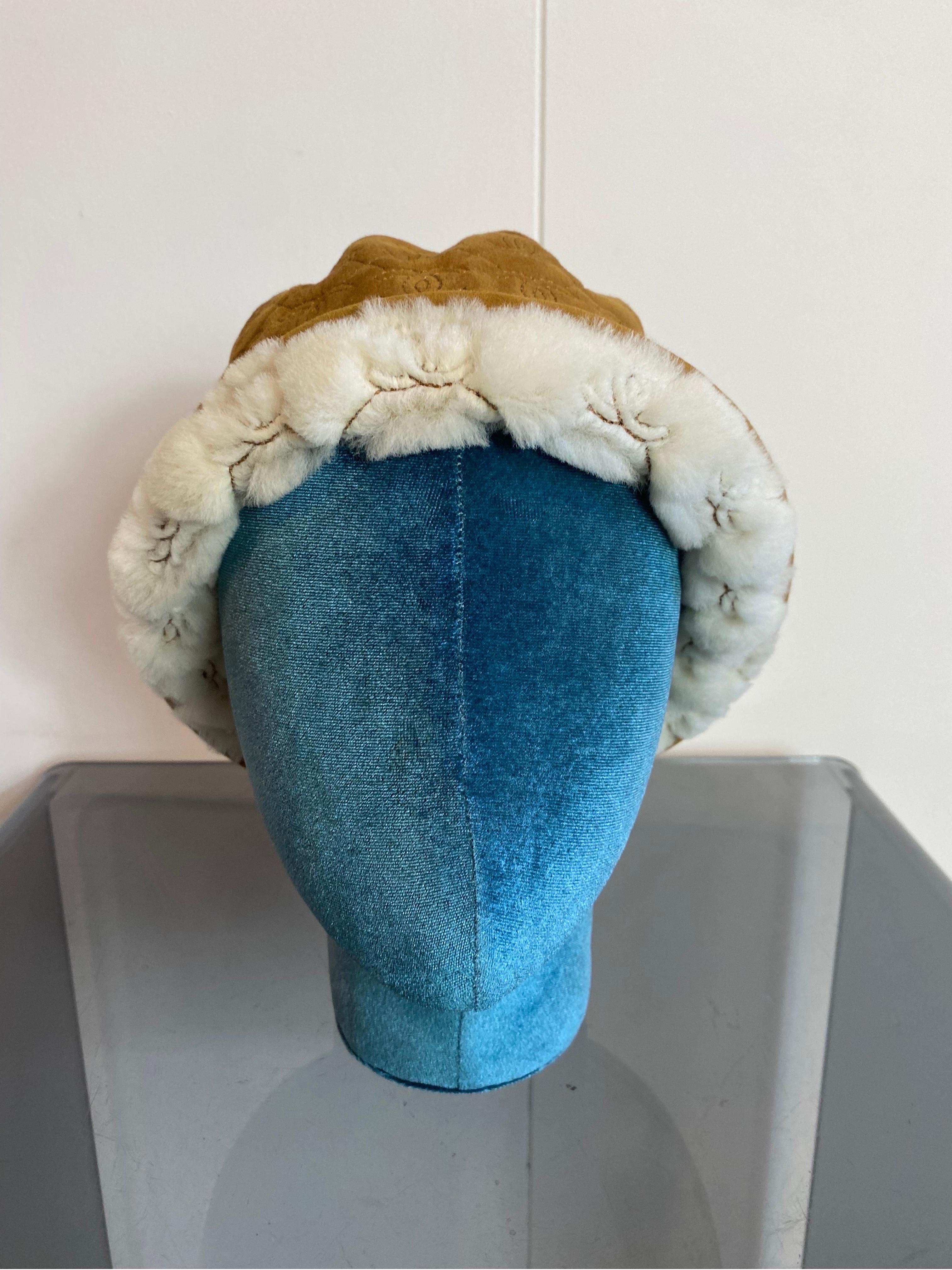 Chanel bucket hat in suede. 1