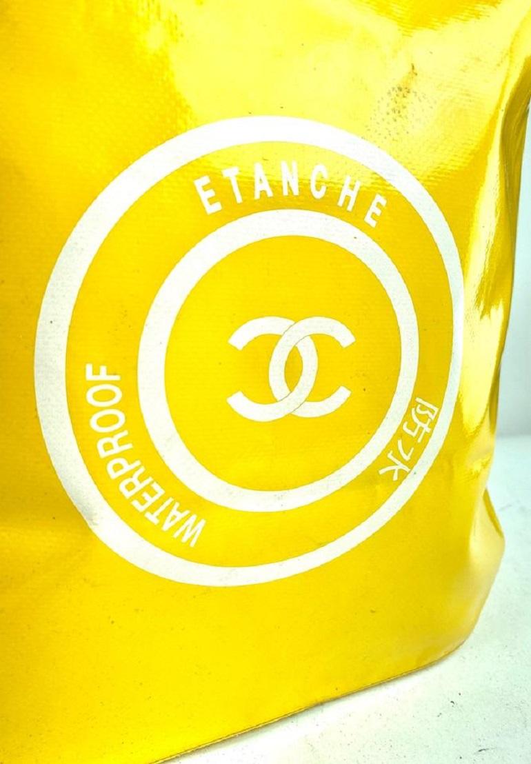 Chanel Chanel Bucket Hobo XL Wasserdicht 19cca69 Gelb Pvc Wochenend-/Reisetasche im Angebot 1