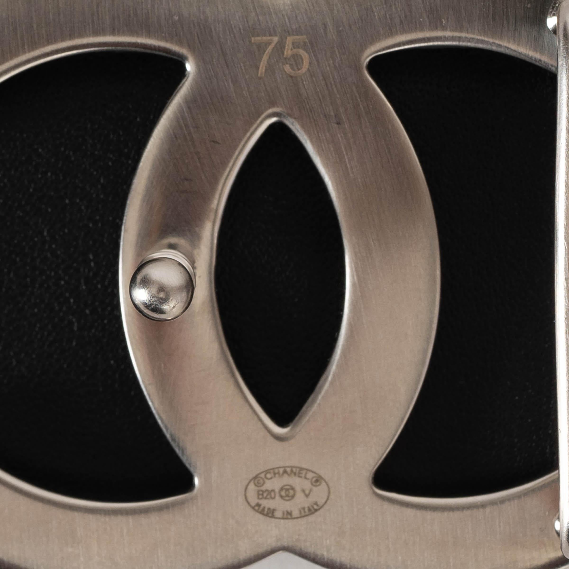 CHANEL burgundy & black leather 2020 REVERSIBLE Belt 75 For Sale 6