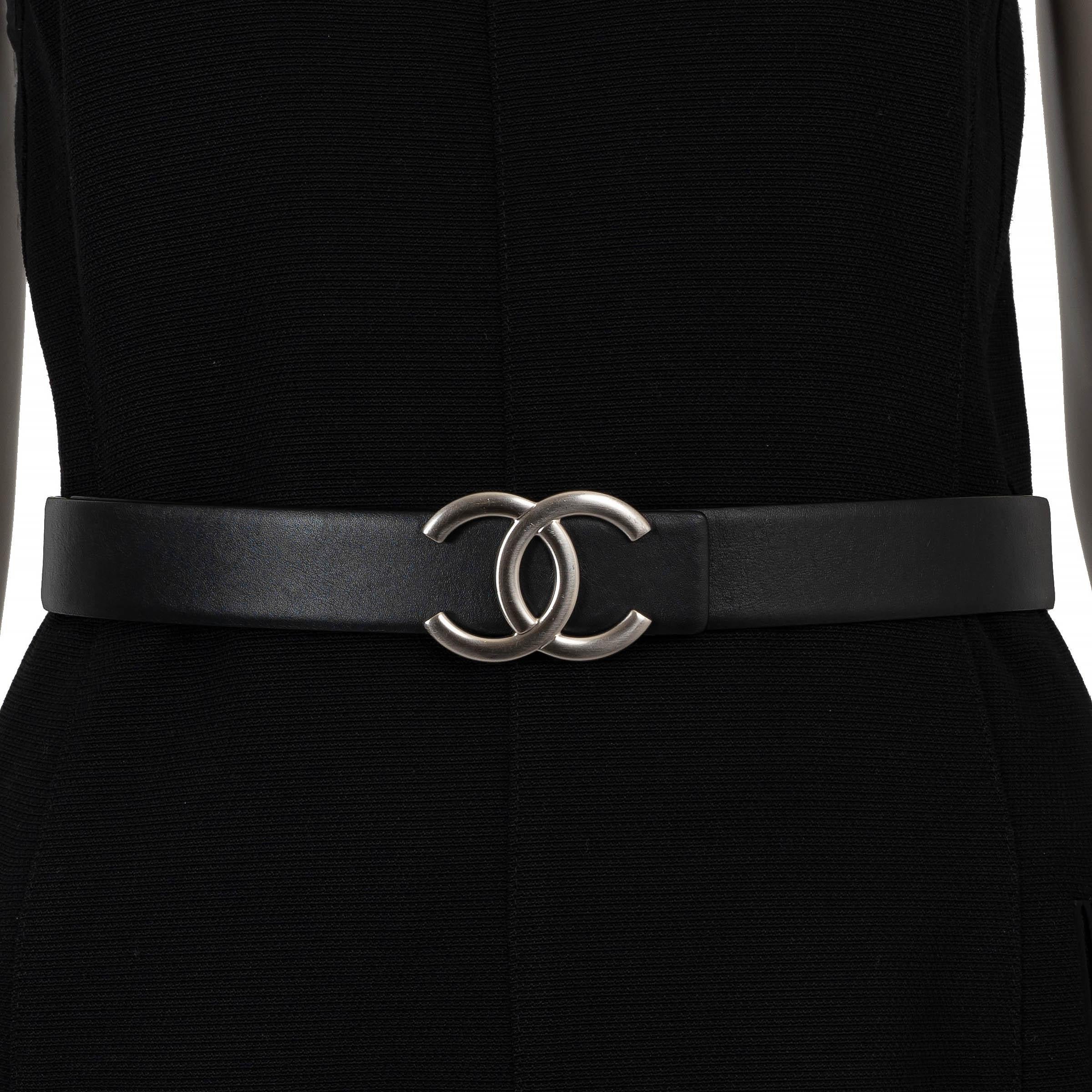 CHANEL burgundy & black leather 2020 REVERSIBLE Belt 75 For Sale 2