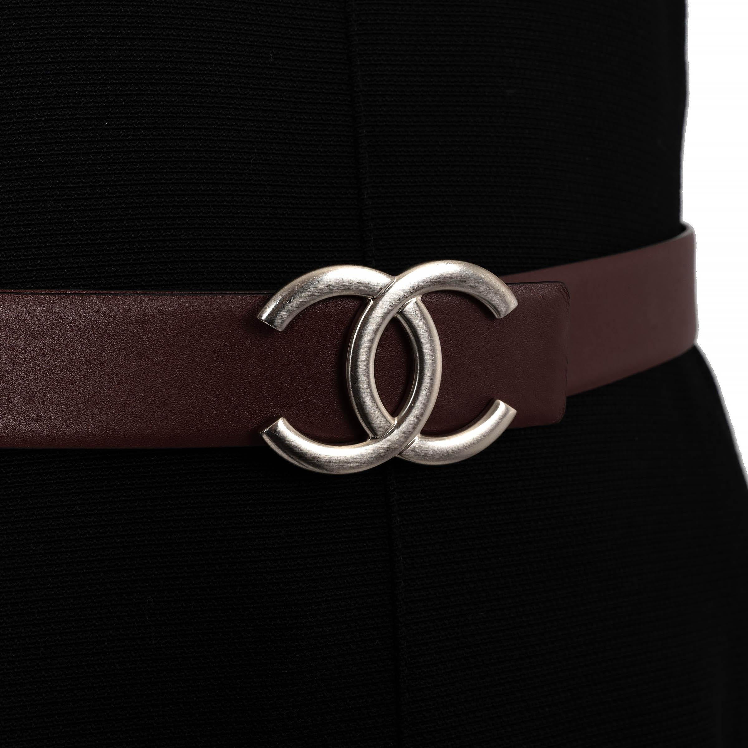 CHANEL burgundy & black leather 2020 REVERSIBLE Belt 75 For Sale 5