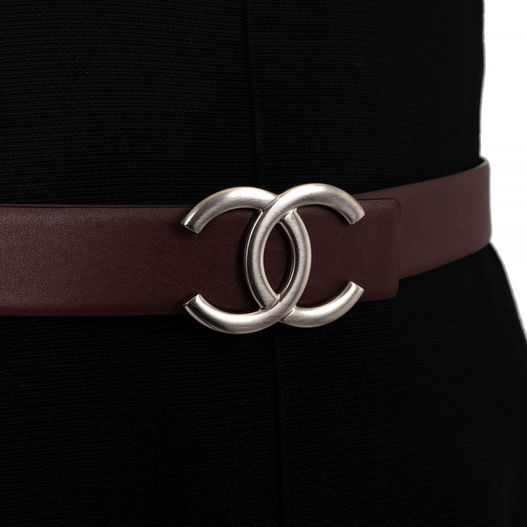 CHANEL burgundy and black leather 2020 REVERSIBLE Belt 75 