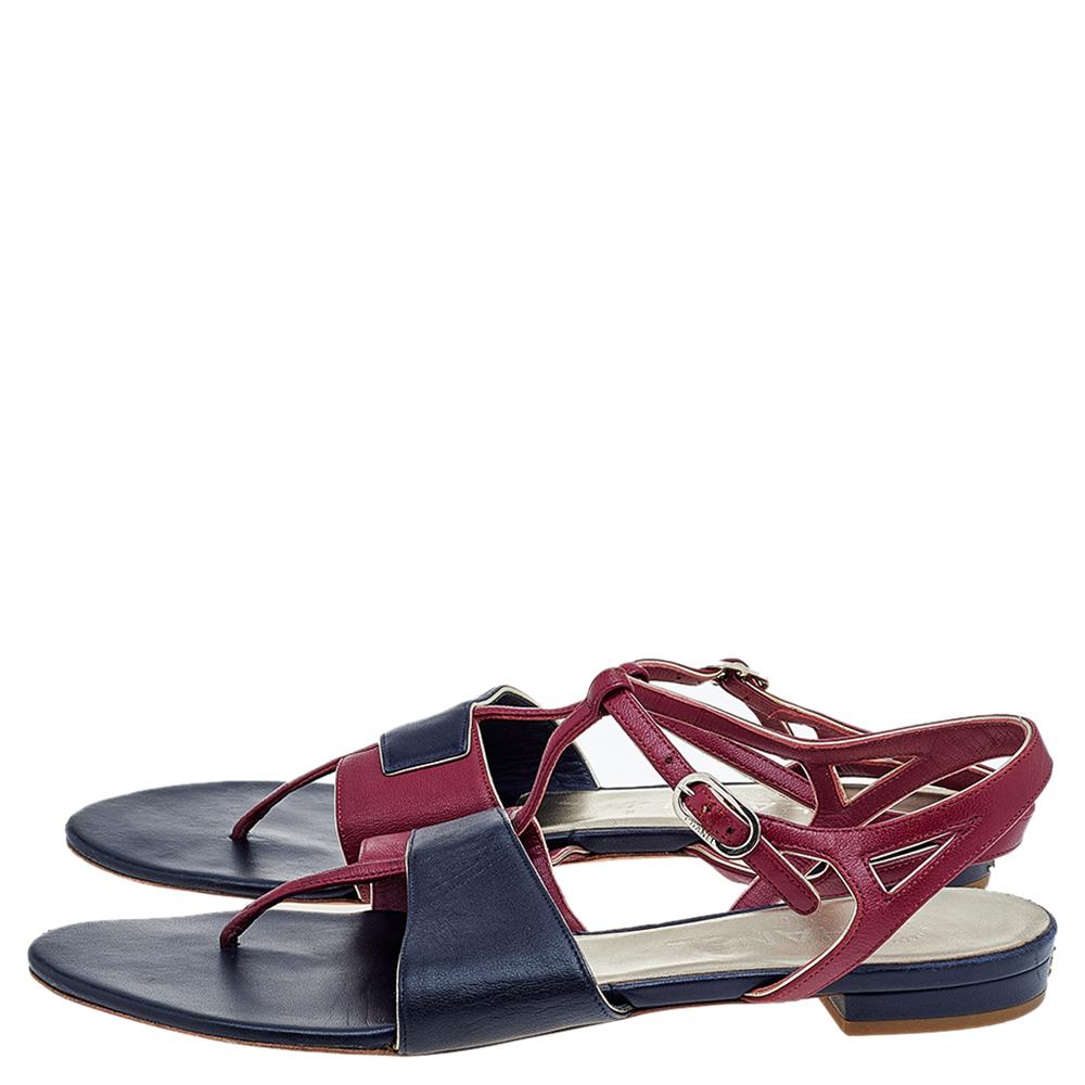 Chanel Burgundy/Black Leather CC T-Strap Sandals Size 39.5 In Good Condition In Dubai, Al Qouz 2