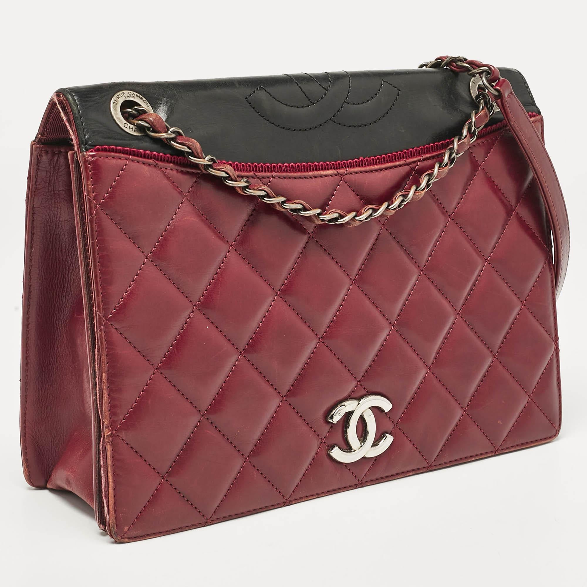 Marron Chanel Burgundy/Black Quilted Leather and Canvas Medium Ballerine Flap Bag en vente