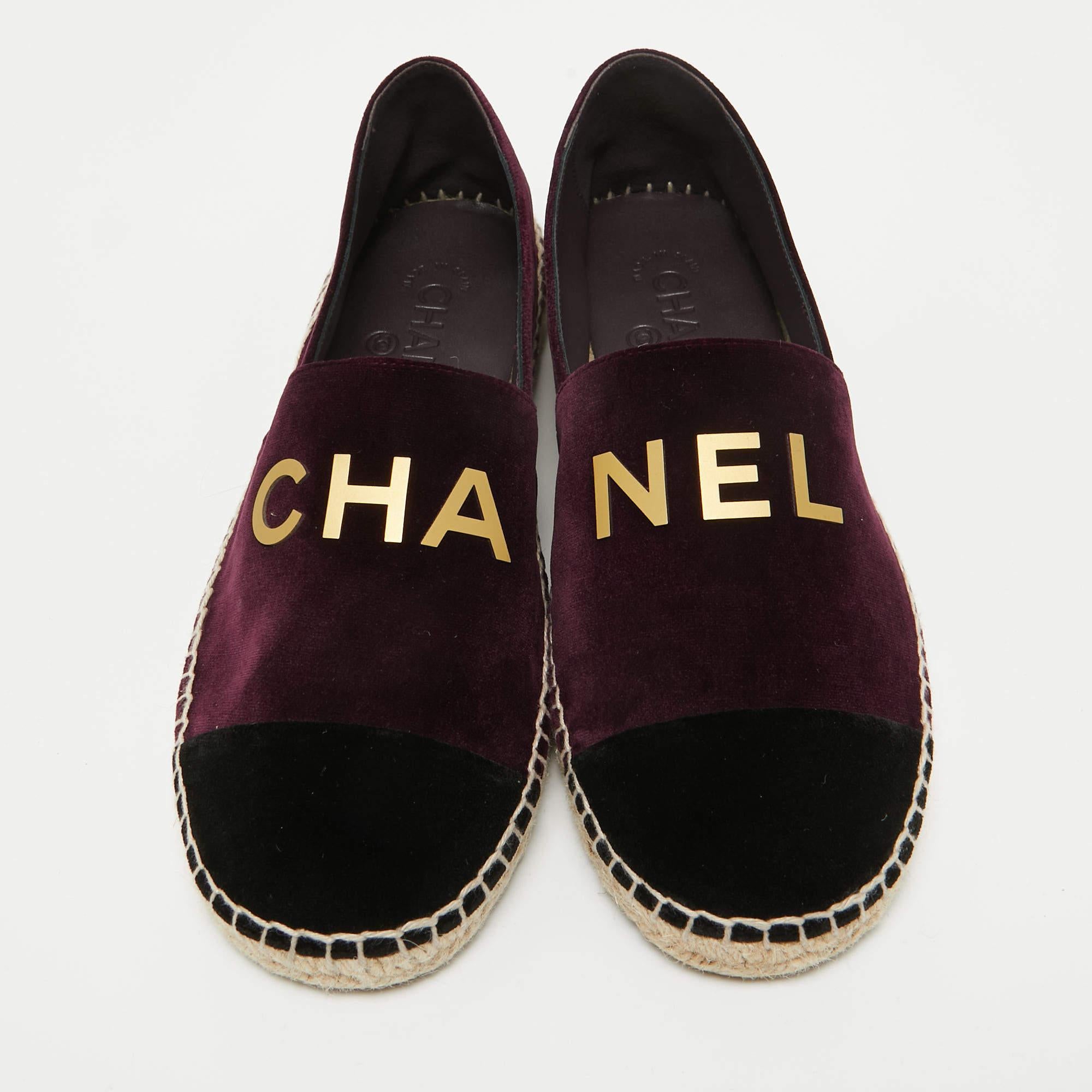Chanel Burgundy/Black Velvet Logo Detail Cap Toe Espadrilles Size 39 In New Condition In Dubai, Al Qouz 2