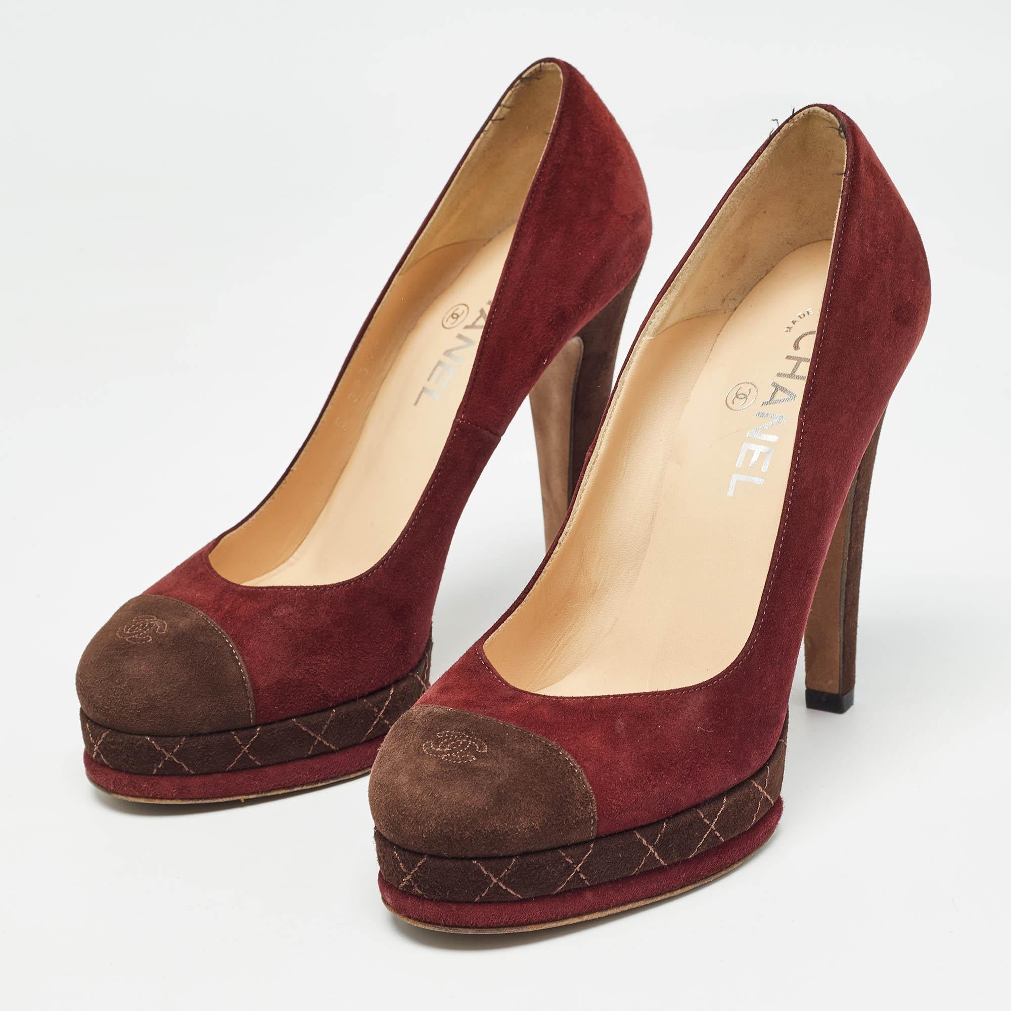 Make a chic style statement with these designer pumps. They showcase sturdy heels and durable soles perfect for your fashionable outings
